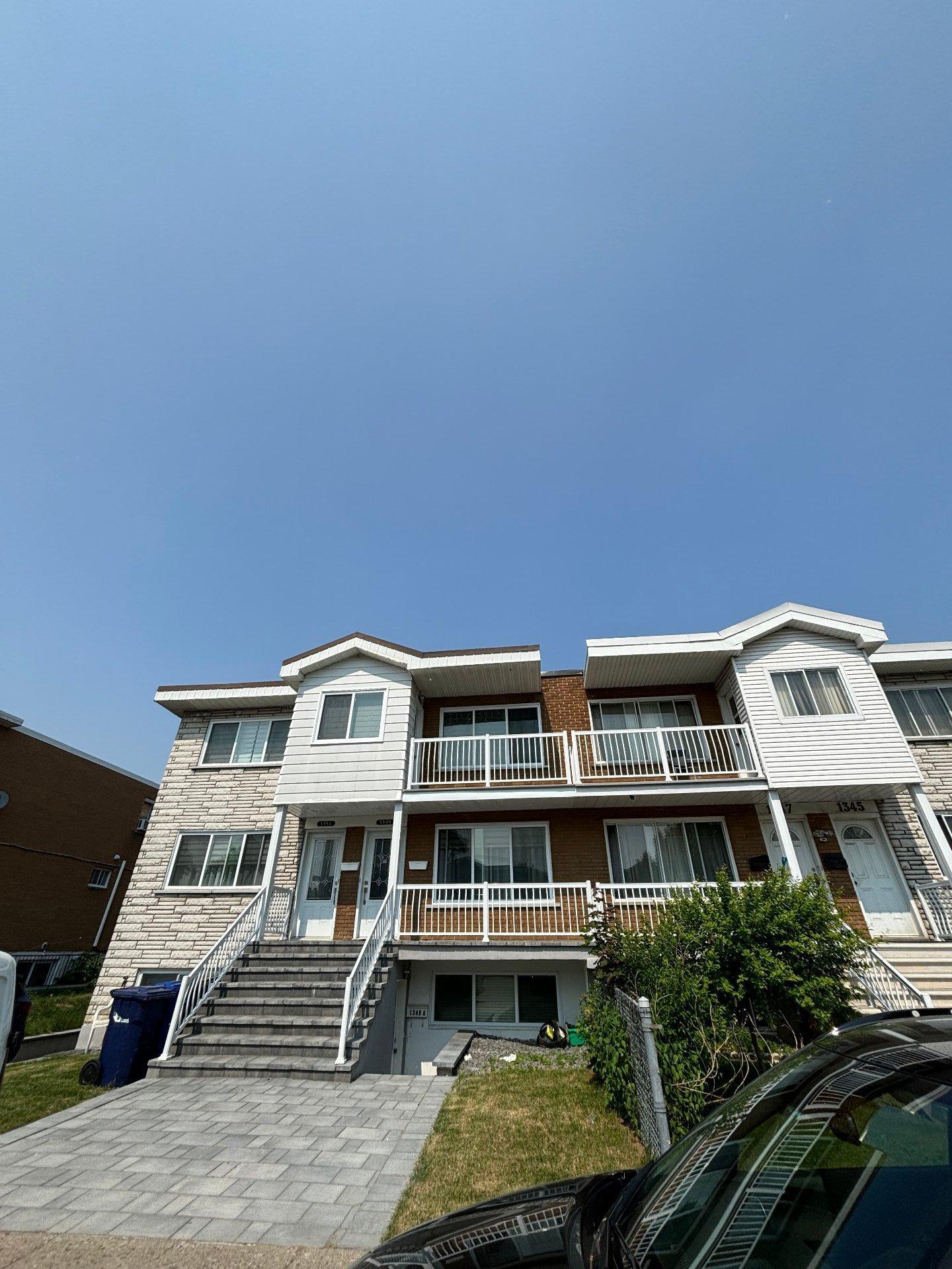









1349

 - 1351


100e Avenue

,
Laval (Chomedey),




QC
H7W4A4

