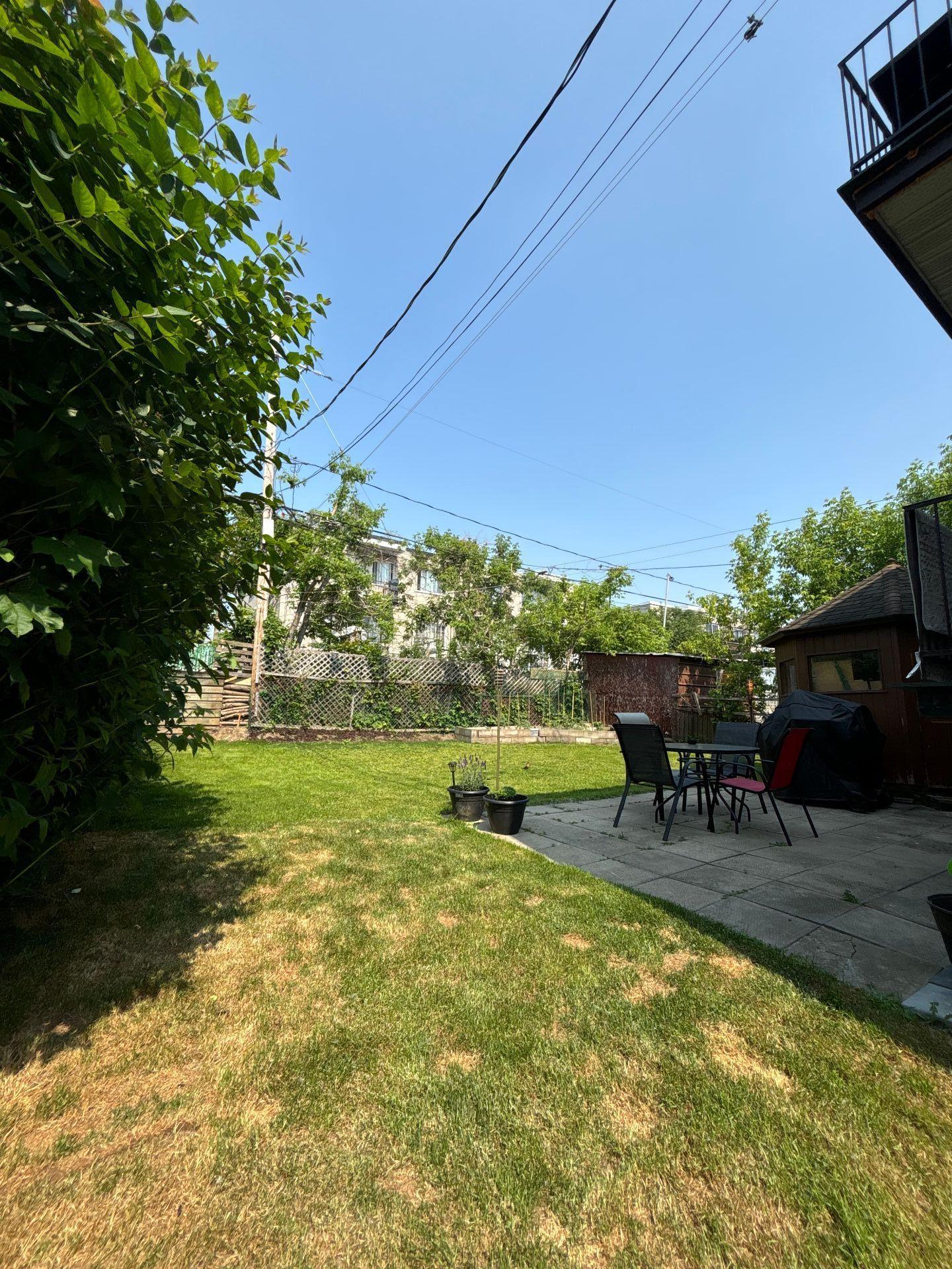 









1349

 - 1351


100e Avenue

,
Laval (Chomedey),




QC
H7W4A4

