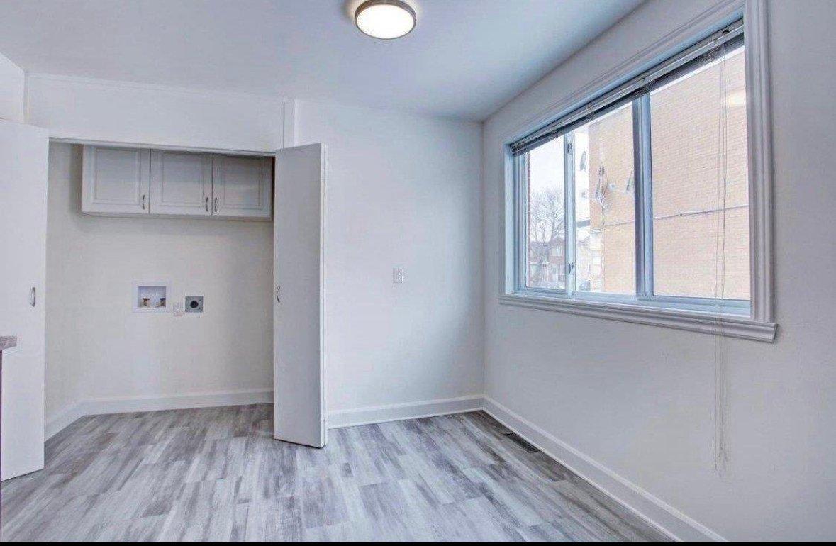 









1349

 - 1351


100e Avenue

,
Laval (Chomedey),




QC
H7W4A4

