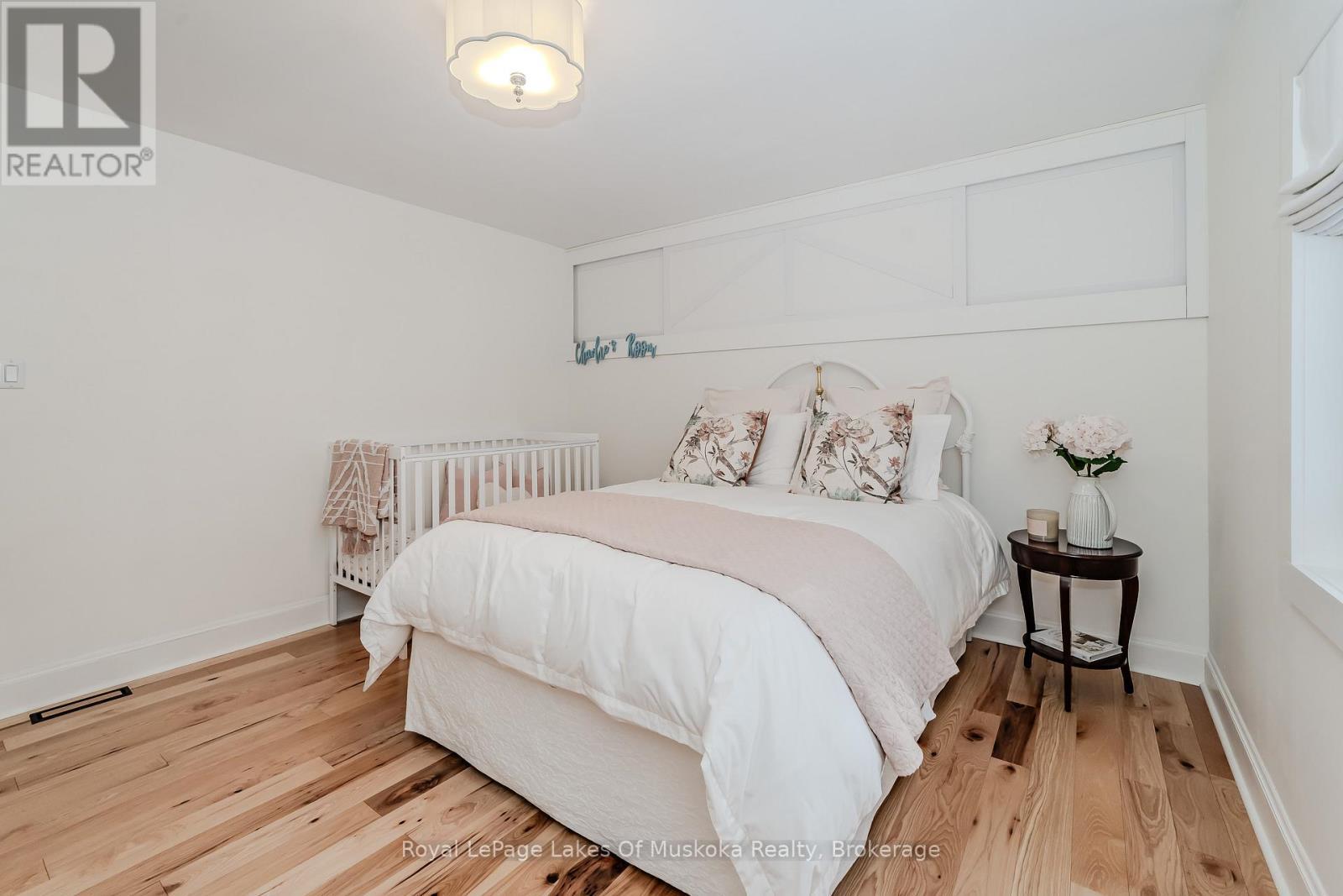 












1319 WOLF CIRCLE

,
Algonquin Highlands (Sherborne),




Ontario
P0A1E0


