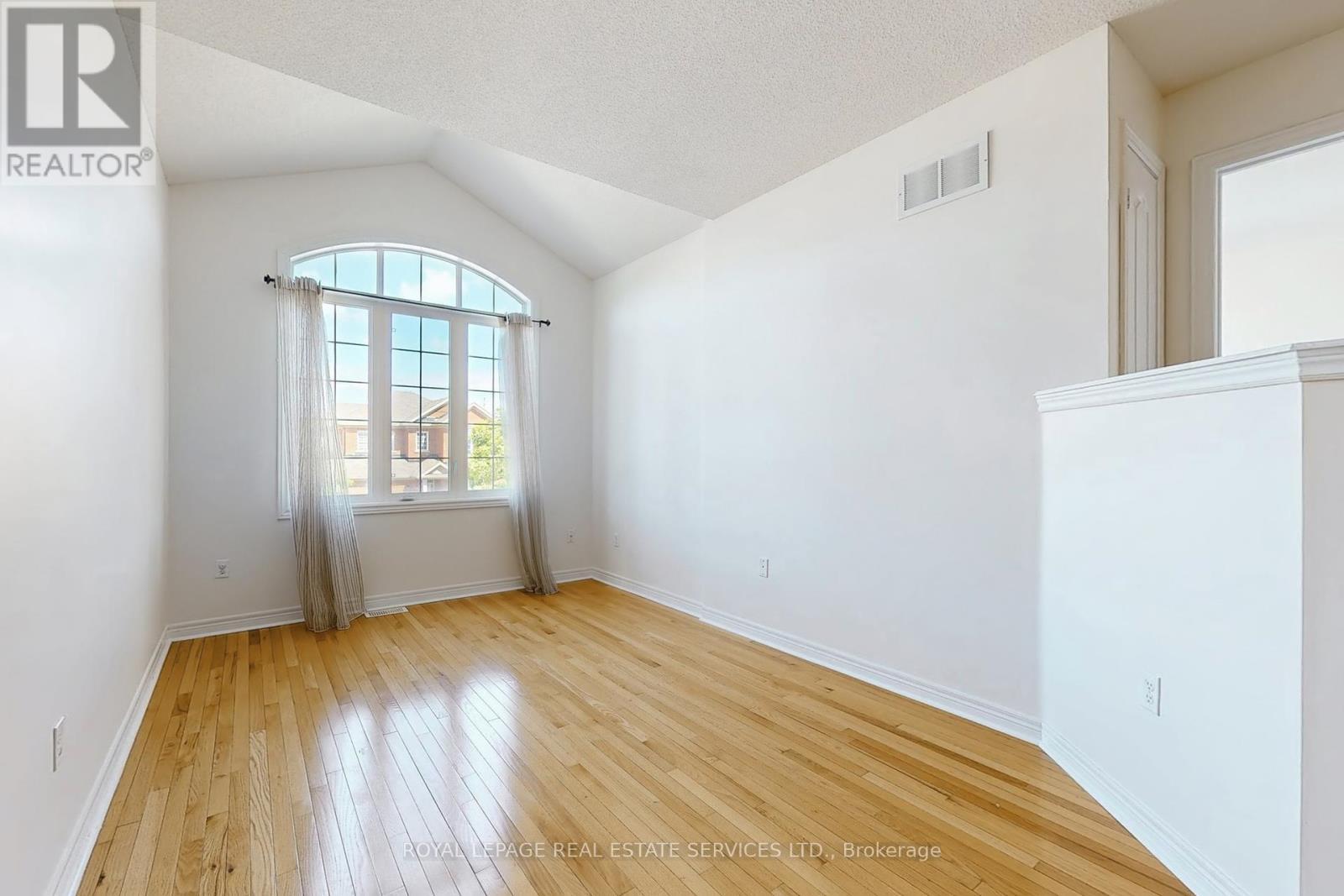 












24 ACCENT CIRCLE

,
Brampton,




Ontario
L7A0L2

