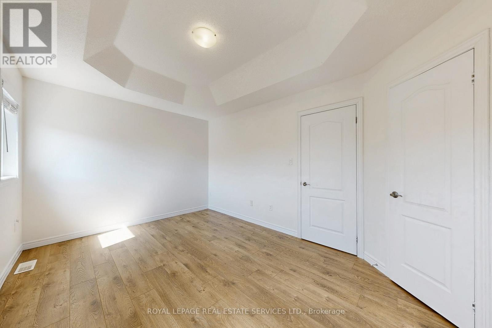 












24 ACCENT CIRCLE

,
Brampton,




Ontario
L7A0L2

