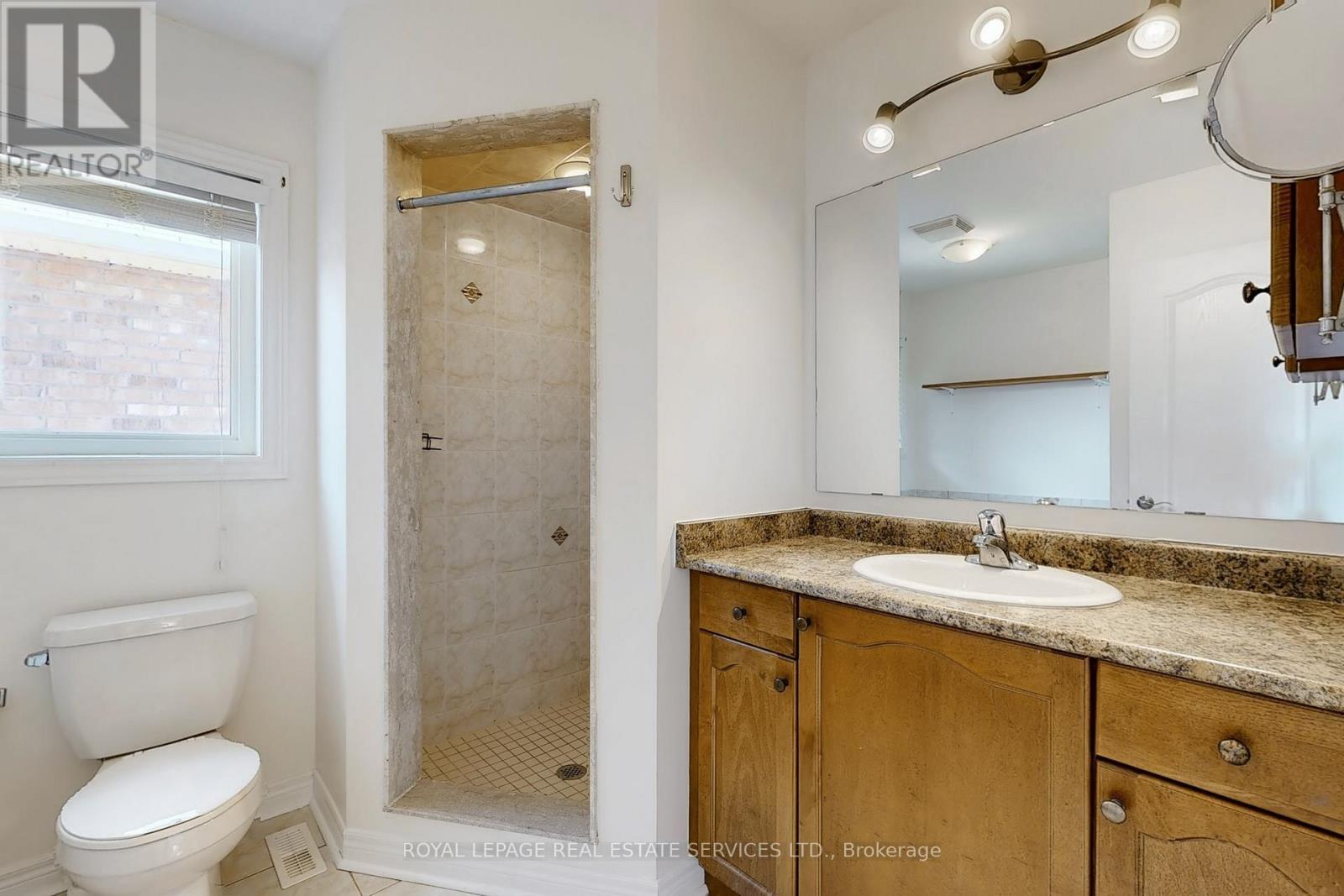 












24 ACCENT CIRCLE

,
Brampton,




Ontario
L7A0L2

