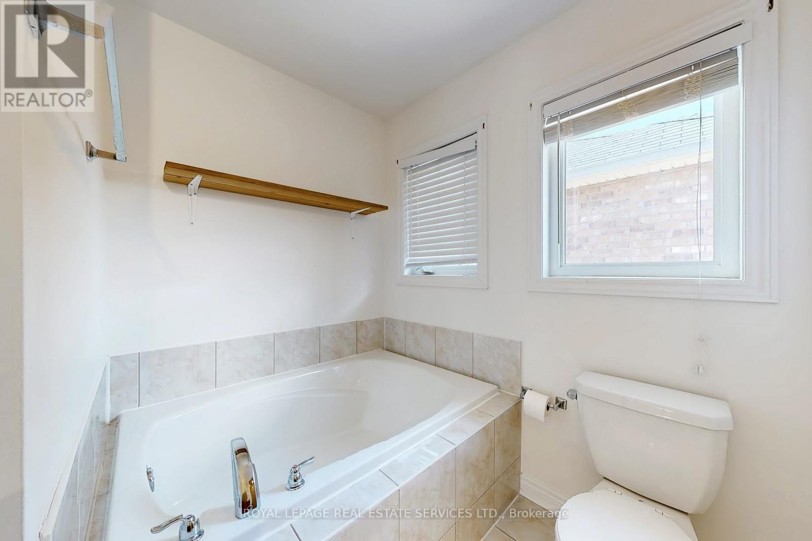 












24 ACCENT CIRCLE

,
Brampton,




Ontario
L7A0L2

