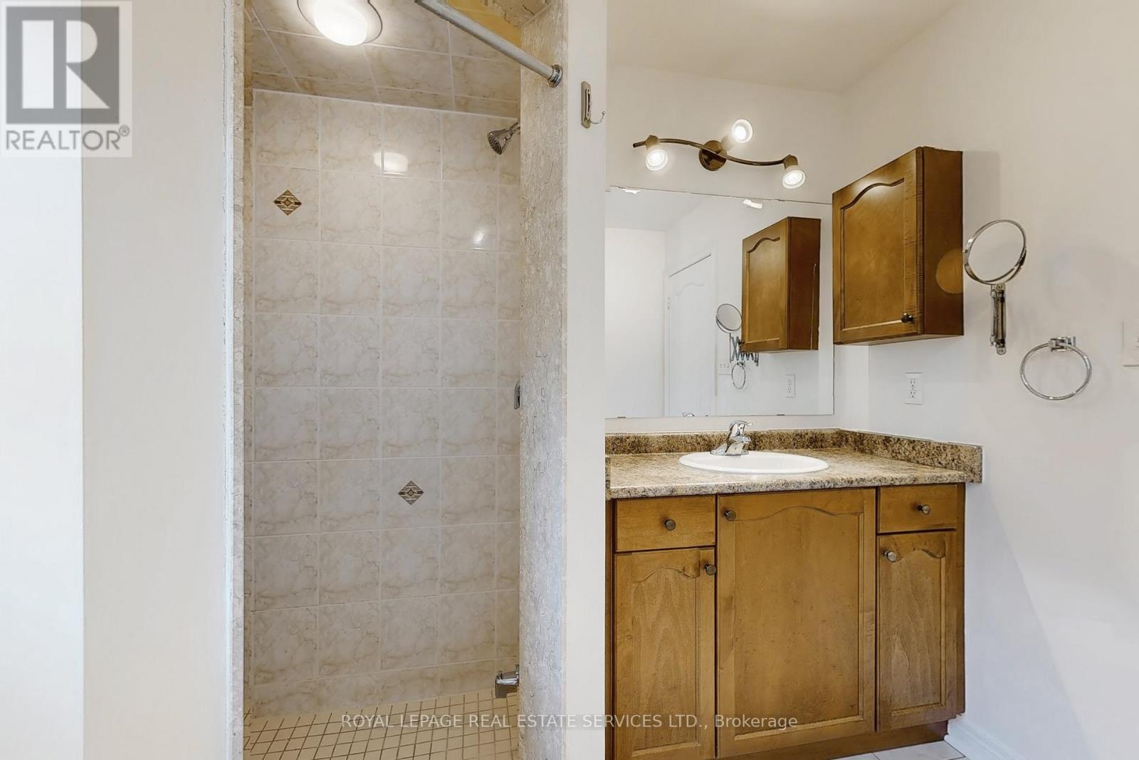 












24 ACCENT CIRCLE

,
Brampton,




Ontario
L7A0L2

