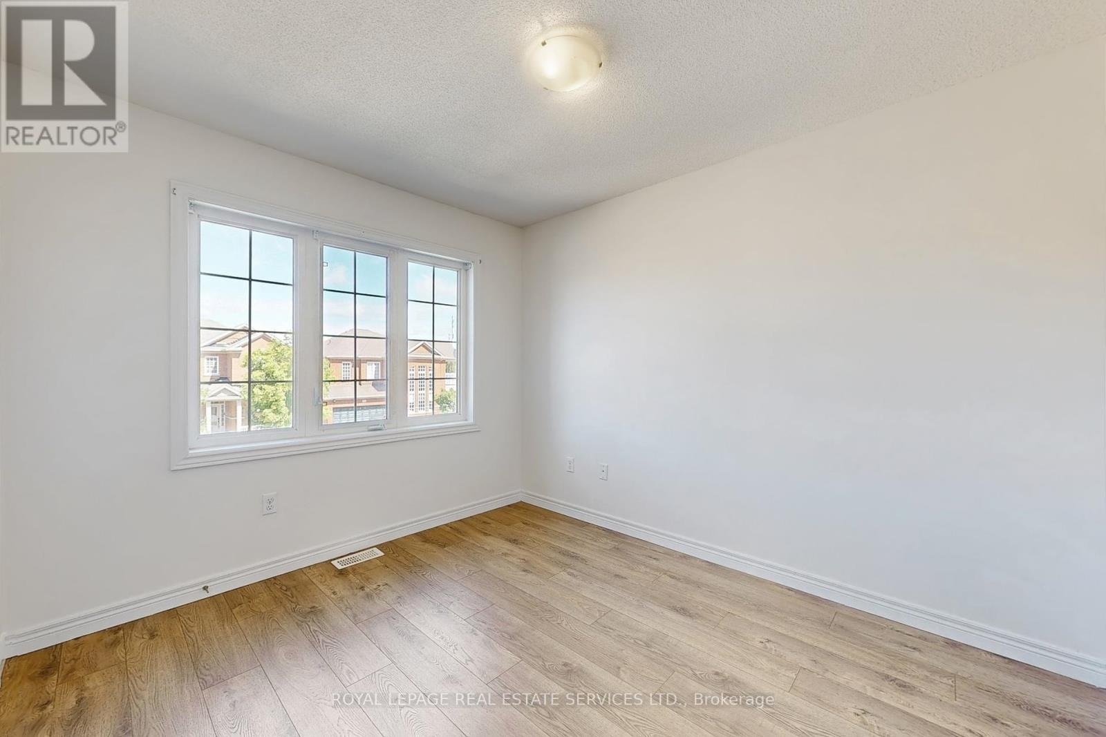 












24 ACCENT CIRCLE

,
Brampton,




Ontario
L7A0L2

