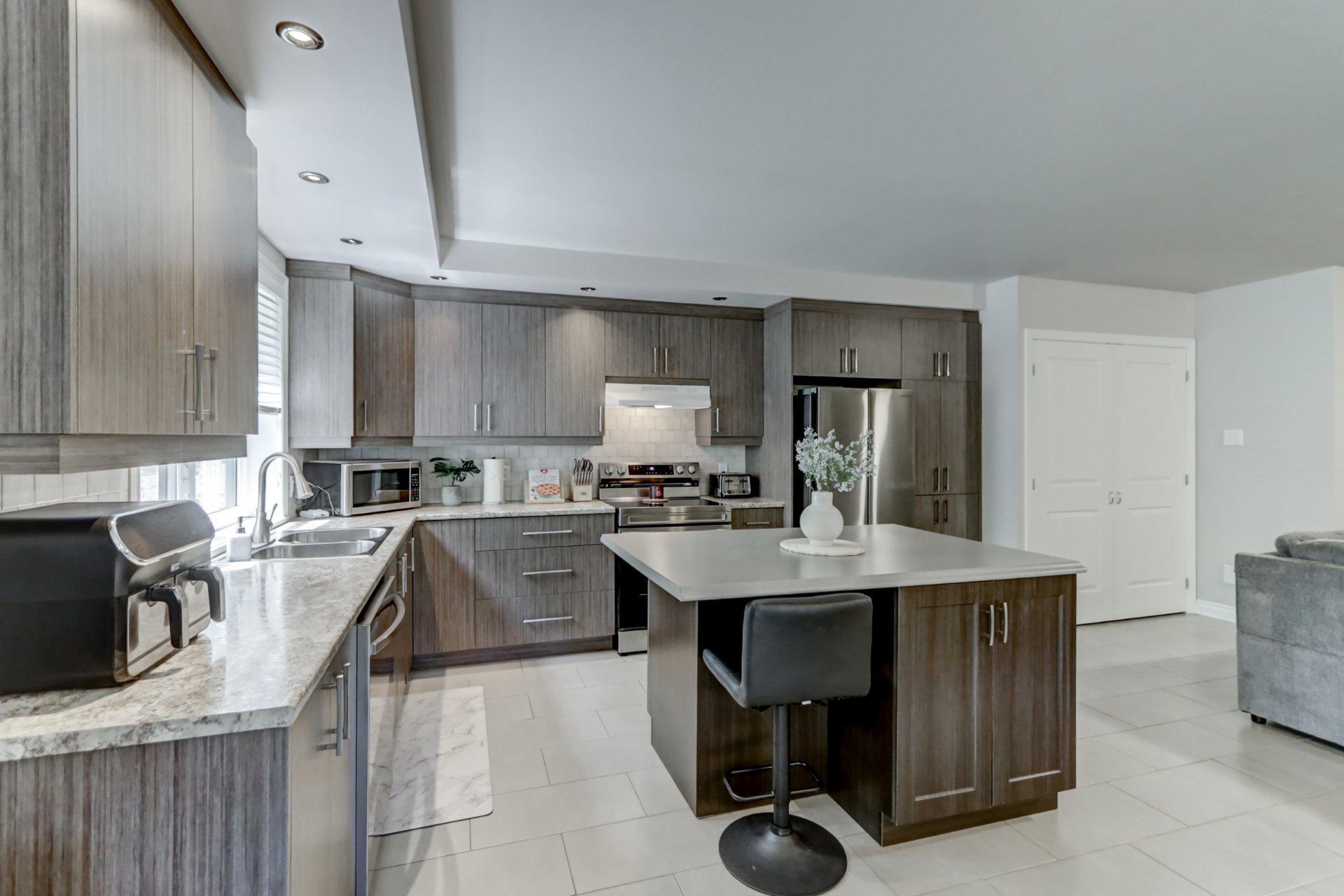 









136Z

 - 136AZ


Rue des Marguerites

,
Saint-Colomban,




QC
J5K1Z4

