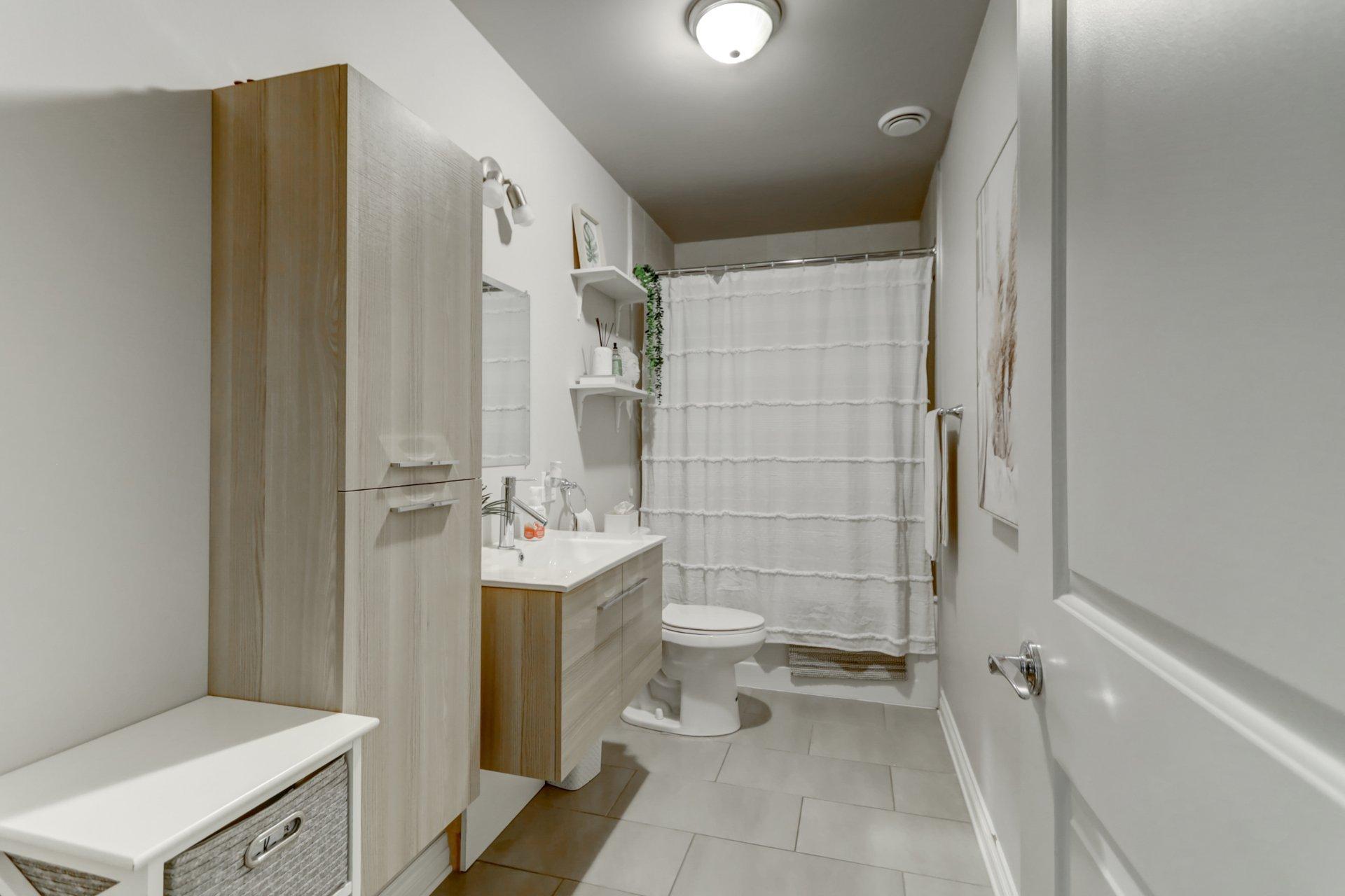 









136Z

 - 136AZ


Rue des Marguerites

,
Saint-Colomban,




QC
J5K1Z4


