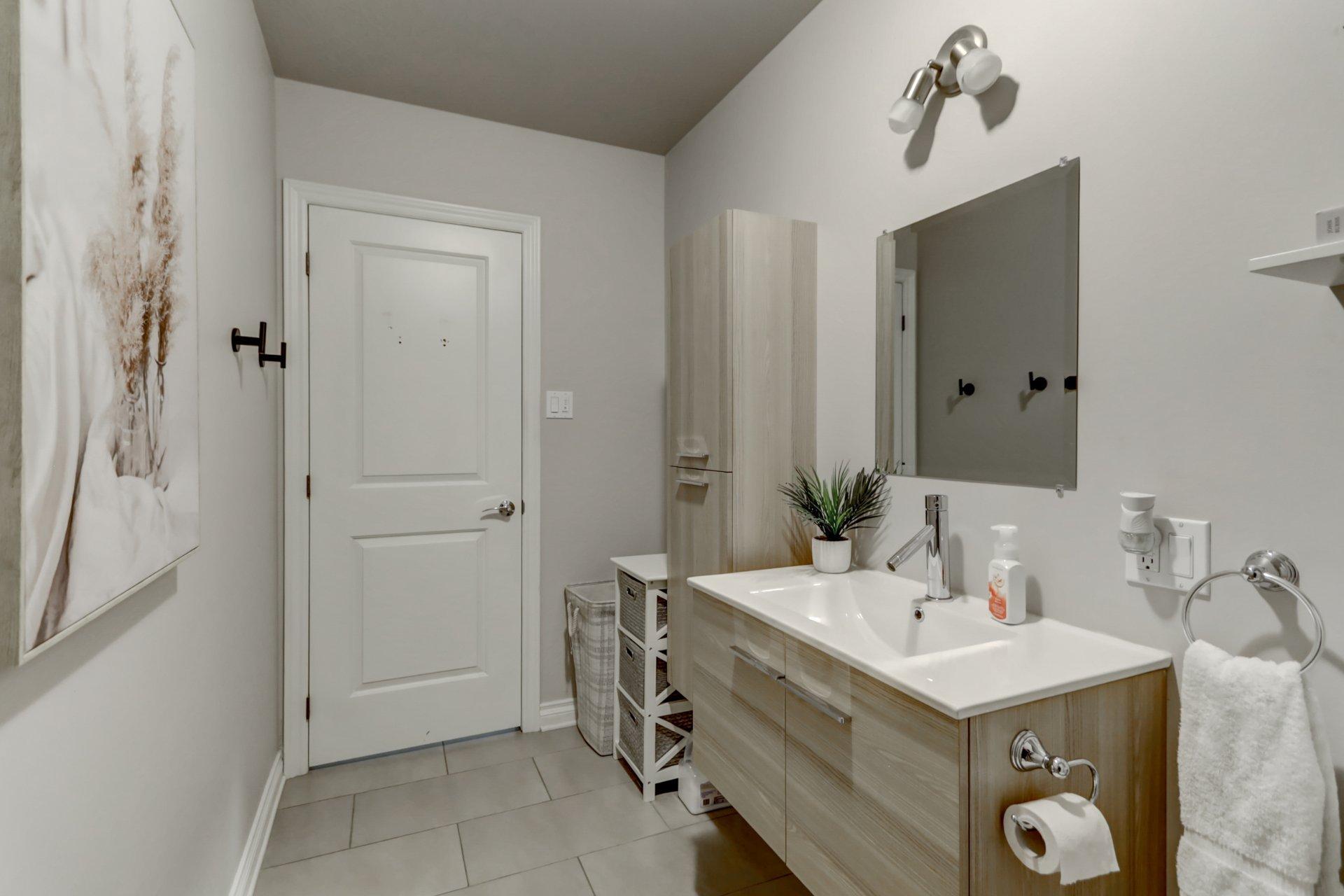 









136Z

 - 136AZ


Rue des Marguerites

,
Saint-Colomban,




QC
J5K1Z4

