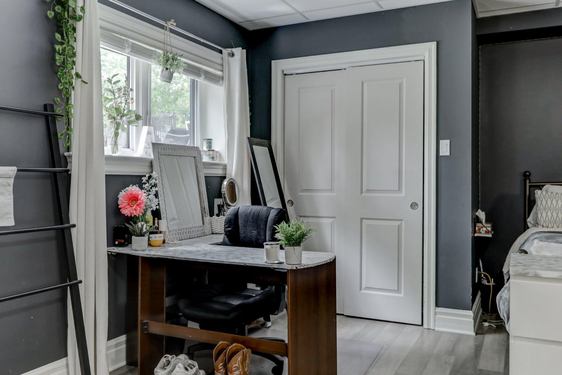 









136Z

 - 136AZ


Rue des Marguerites

,
Saint-Colomban,




QC
J5K1Z4


