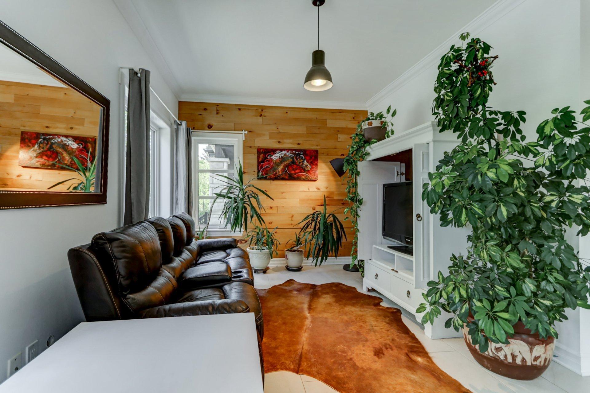 









136Z

 - 136AZ


Rue des Marguerites

,
Saint-Colomban,




QC
J5K1Z4

