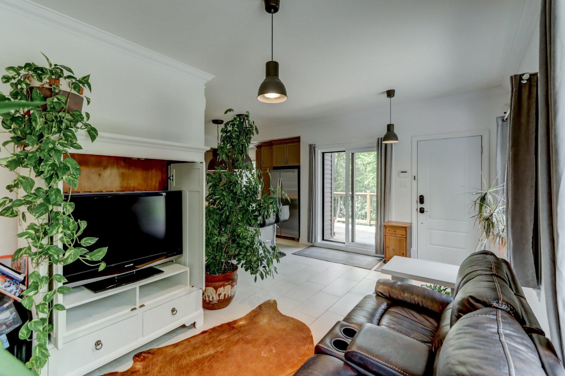 









136Z

 - 136AZ


Rue des Marguerites

,
Saint-Colomban,




QC
J5K1Z4

