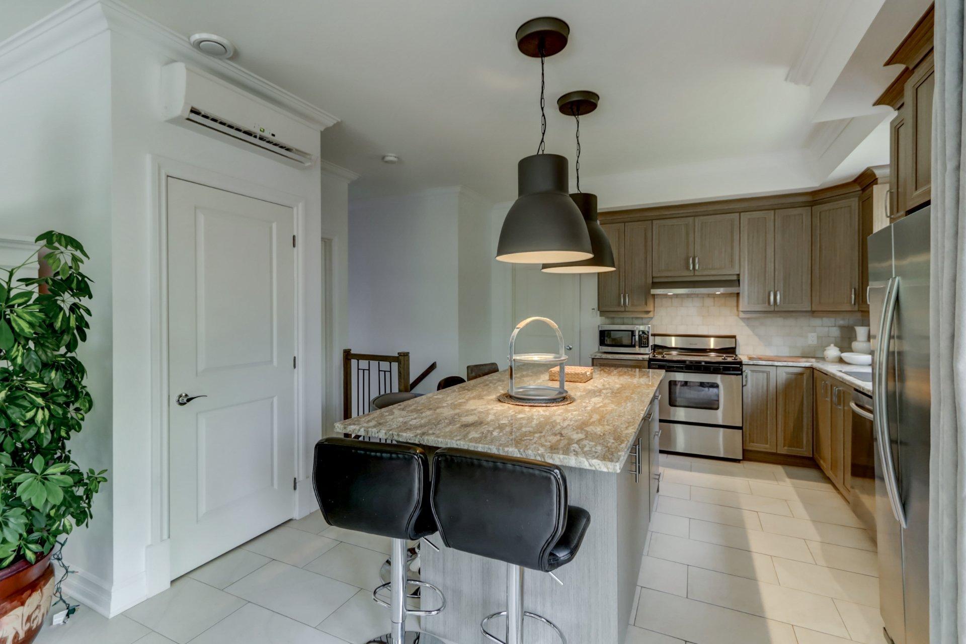 









136Z

 - 136AZ


Rue des Marguerites

,
Saint-Colomban,




QC
J5K1Z4

