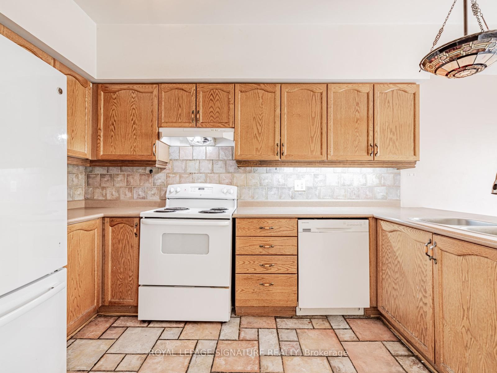 









23


Observatory

Lane, 100,
Richmond Hill,




ON
L4C 0M7


