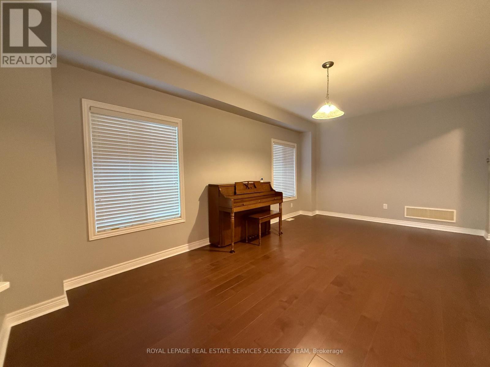












1996 QUEENSBURY DRIVE

,
Oshawa,




Ontario
L1H0S1


