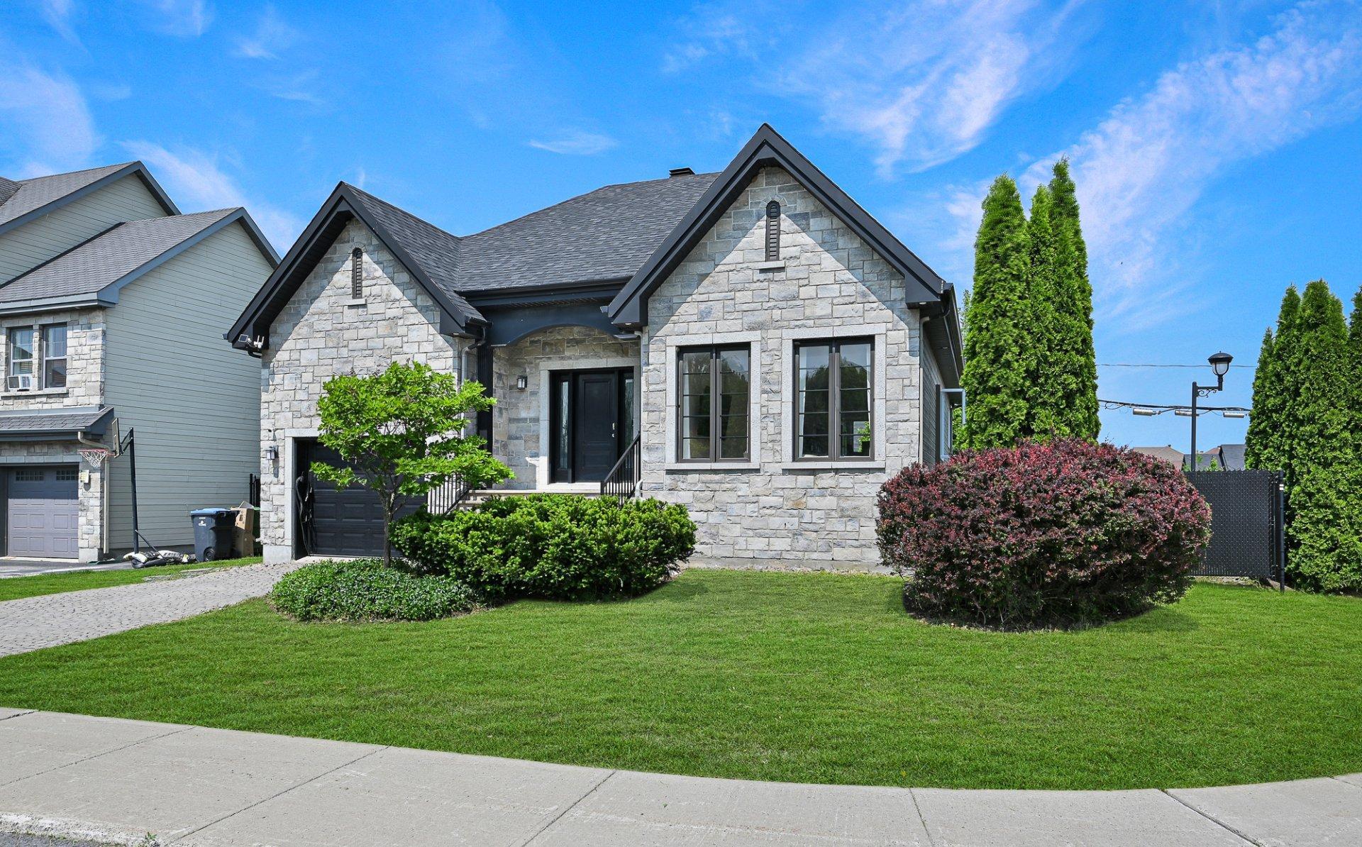 









147


Rue Bella

,
Saint-Jean-sur-Richelieu,




QC
J2X4Y6

