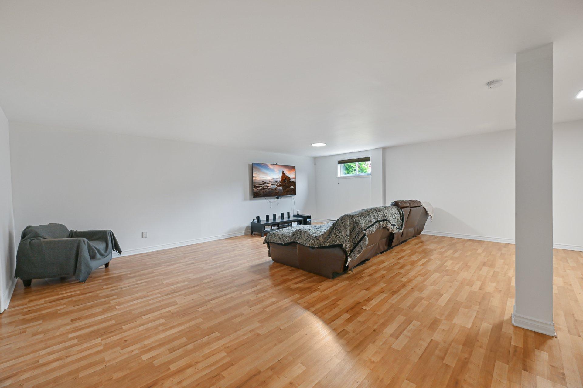 









147


Rue Bella

,
Saint-Jean-sur-Richelieu,




QC
J2X4Y6

