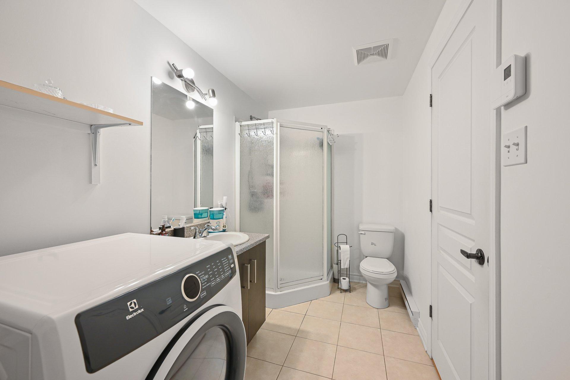 









147


Rue Bella

,
Saint-Jean-sur-Richelieu,




QC
J2X4Y6

