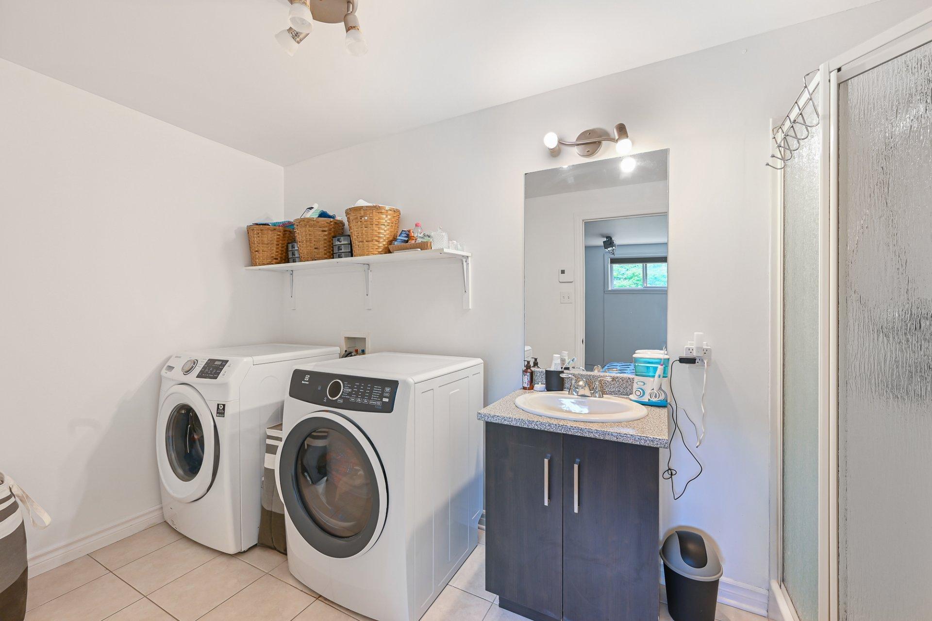 









147


Rue Bella

,
Saint-Jean-sur-Richelieu,




QC
J2X4Y6

