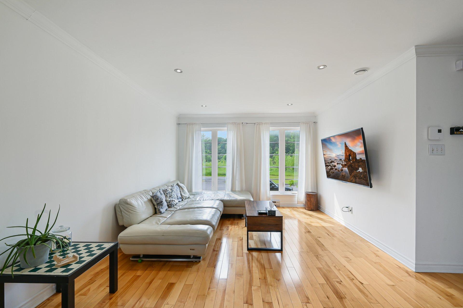 









147


Rue Bella

,
Saint-Jean-sur-Richelieu,




QC
J2X4Y6

