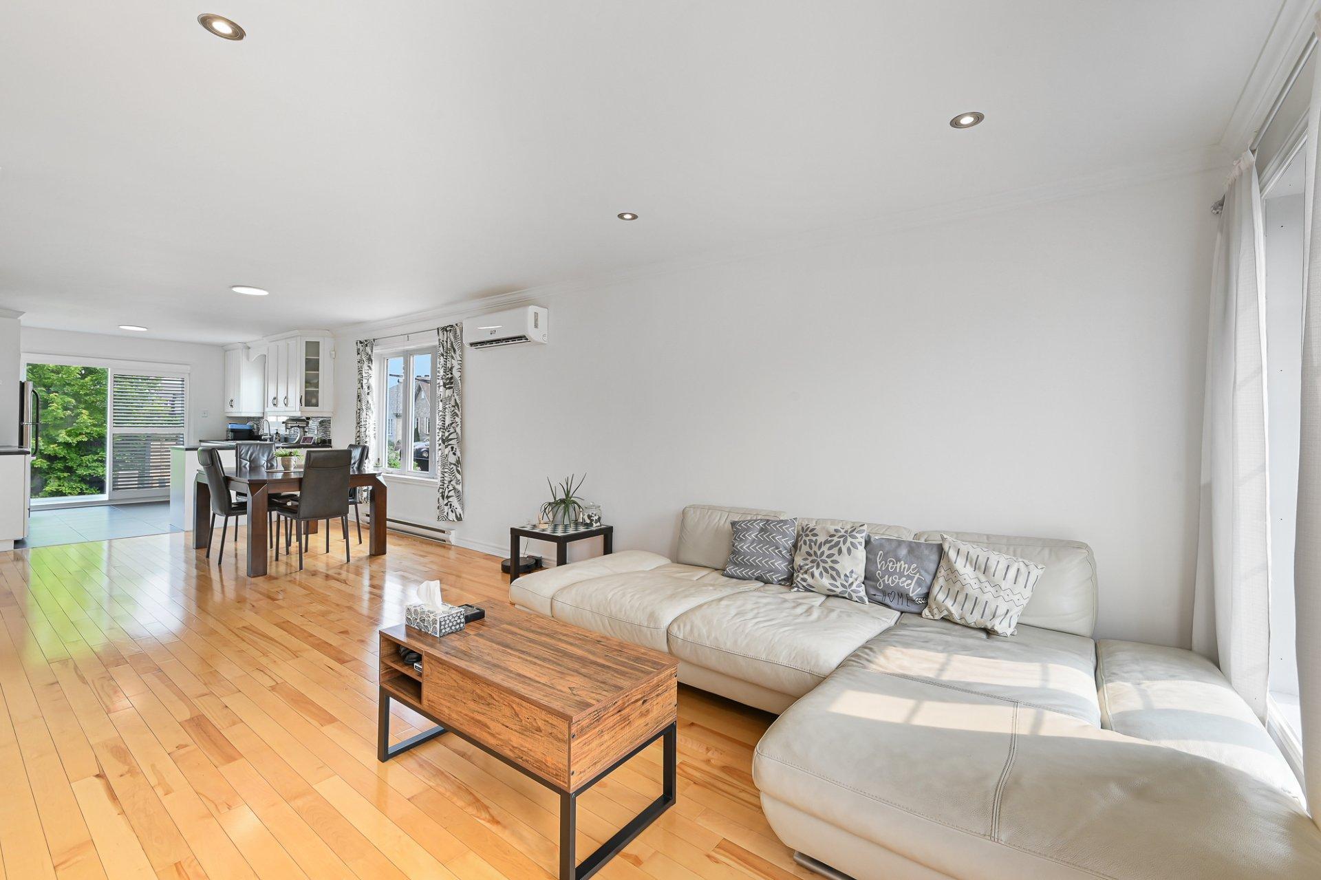 









147


Rue Bella

,
Saint-Jean-sur-Richelieu,




QC
J2X4Y6


