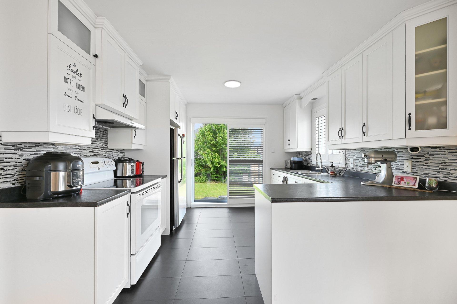 









147


Rue Bella

,
Saint-Jean-sur-Richelieu,




QC
J2X4Y6

