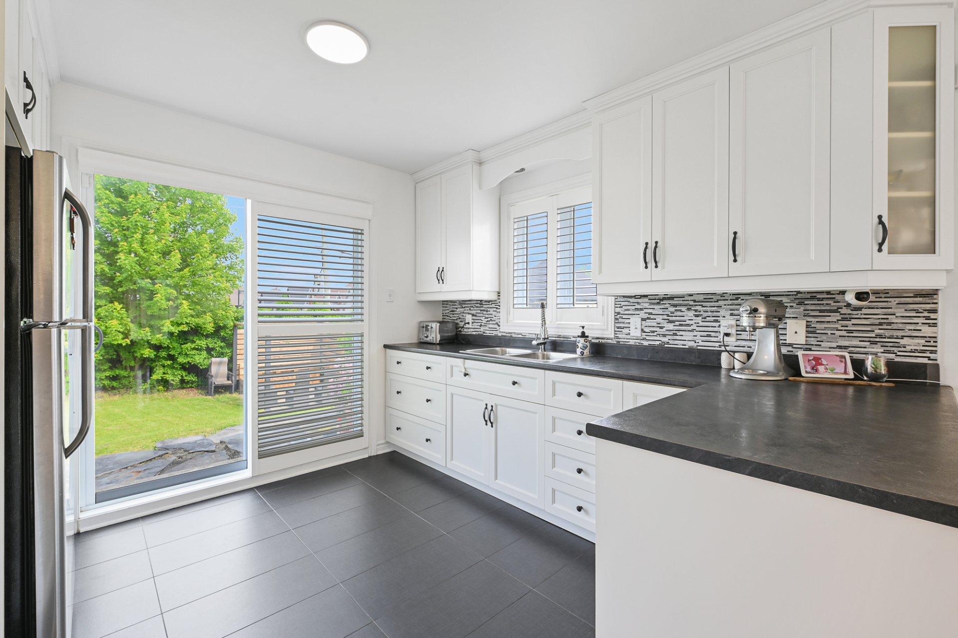 









147


Rue Bella

,
Saint-Jean-sur-Richelieu,




QC
J2X4Y6

