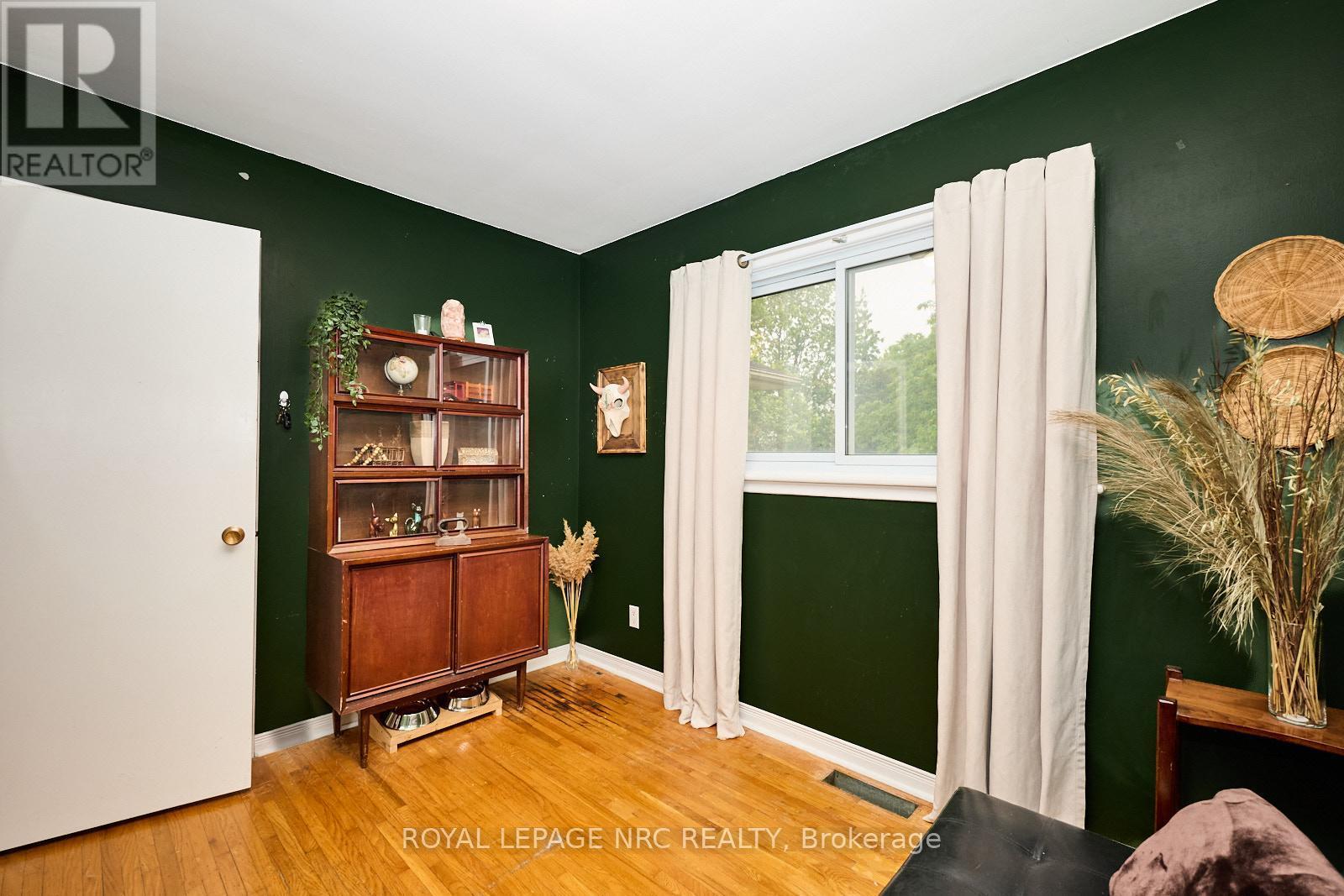 












439 BELLEVIEW BOULEVARD

,
Fort Erie (Ridgeway),




Ontario
L0S1N0

