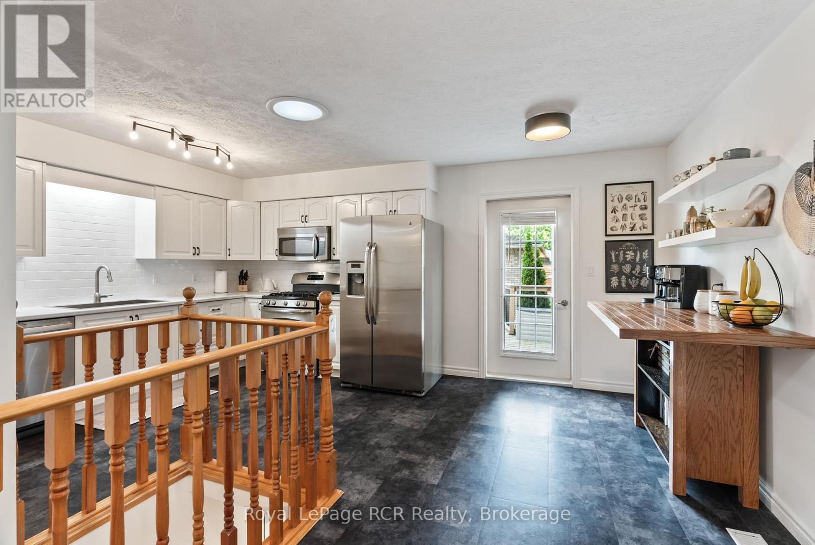 












107 THOMAS STREET

,
Brockton,




Ontario
N0G2V0

