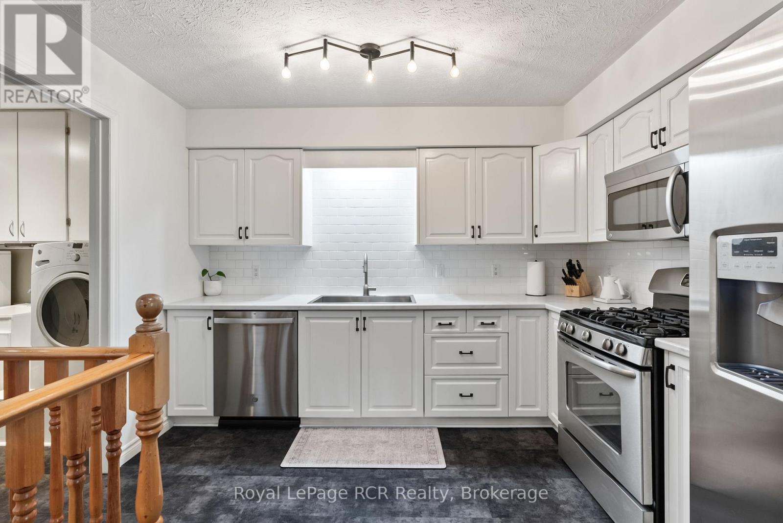 












107 THOMAS STREET

,
Brockton,




Ontario
N0G2V0


