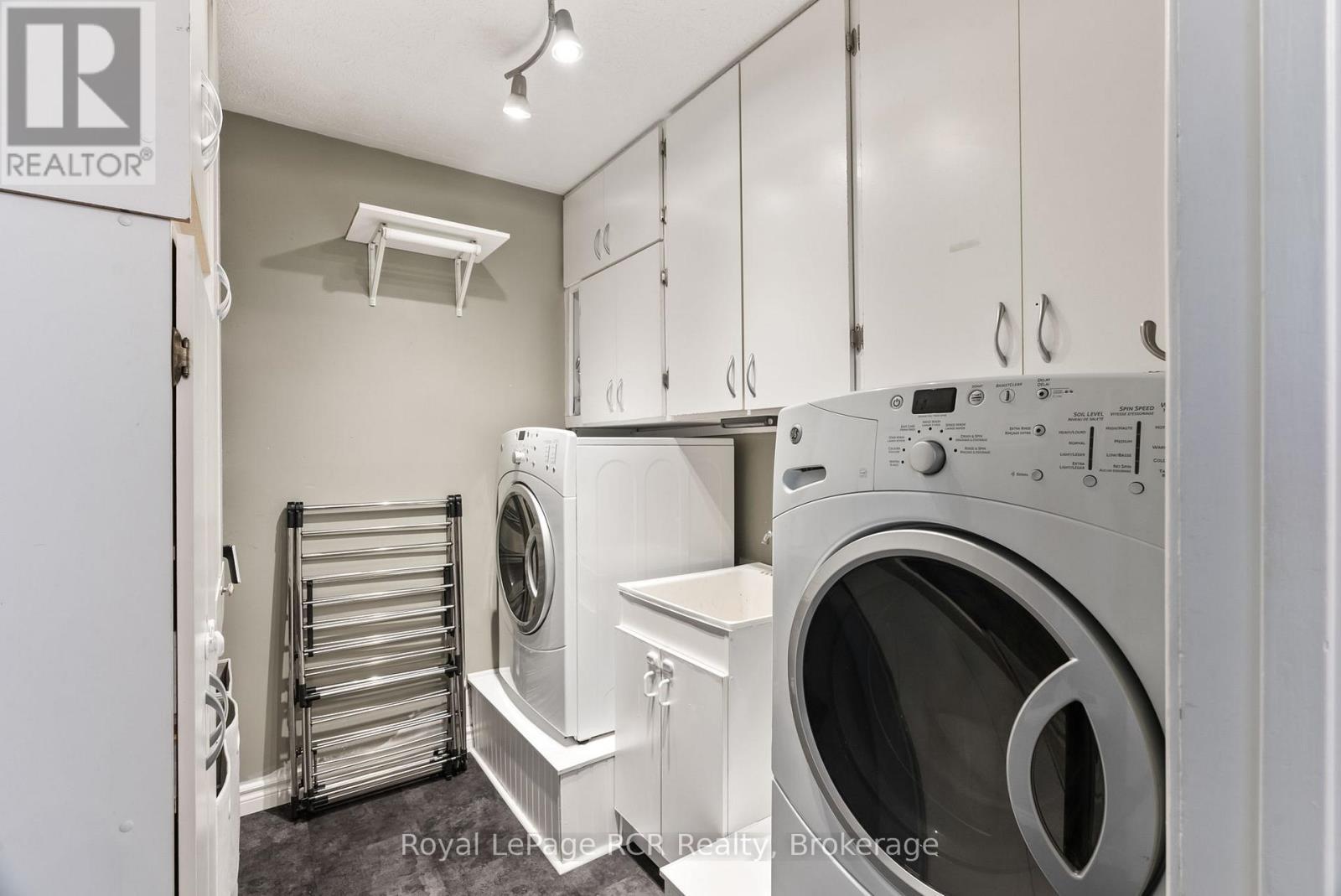 












107 THOMAS STREET

,
Brockton,




Ontario
N0G2V0

