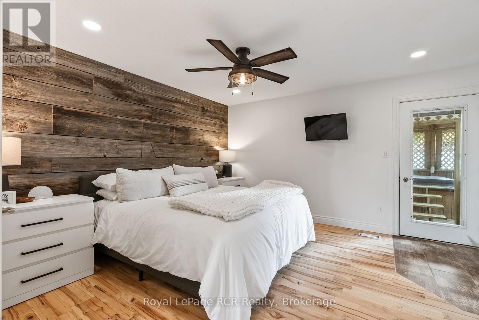 












107 THOMAS STREET

,
Brockton,




Ontario
N0G2V0

