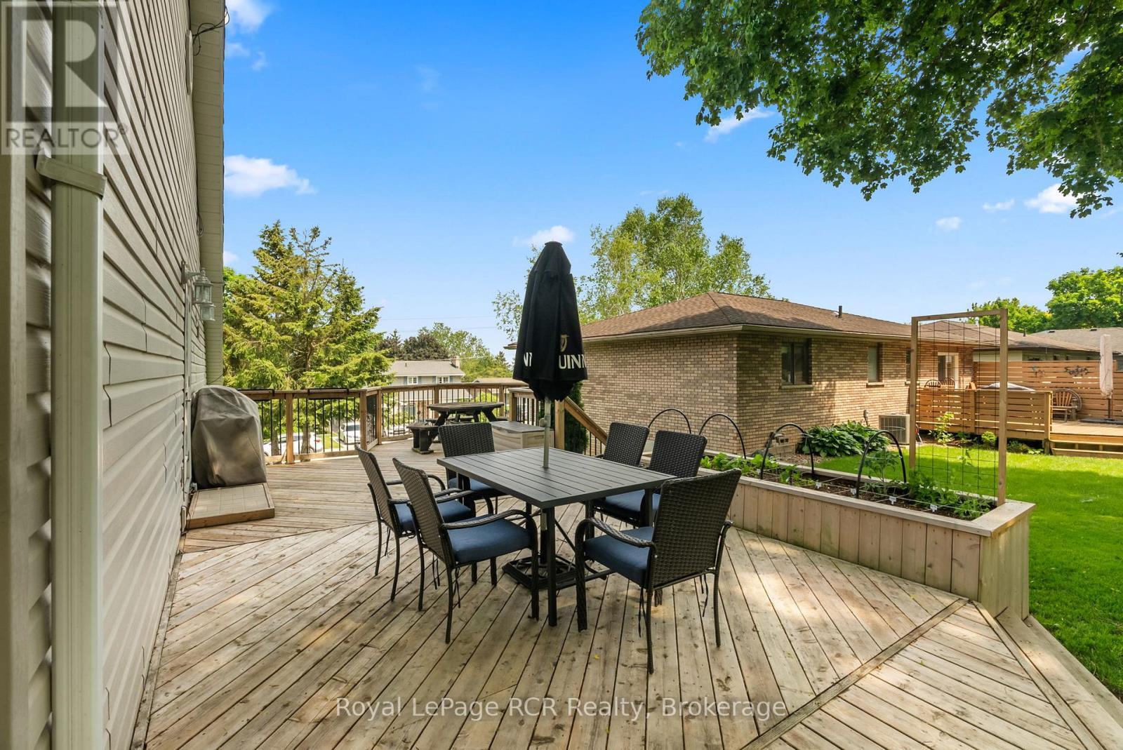 












107 THOMAS STREET

,
Brockton,




Ontario
N0G2V0

