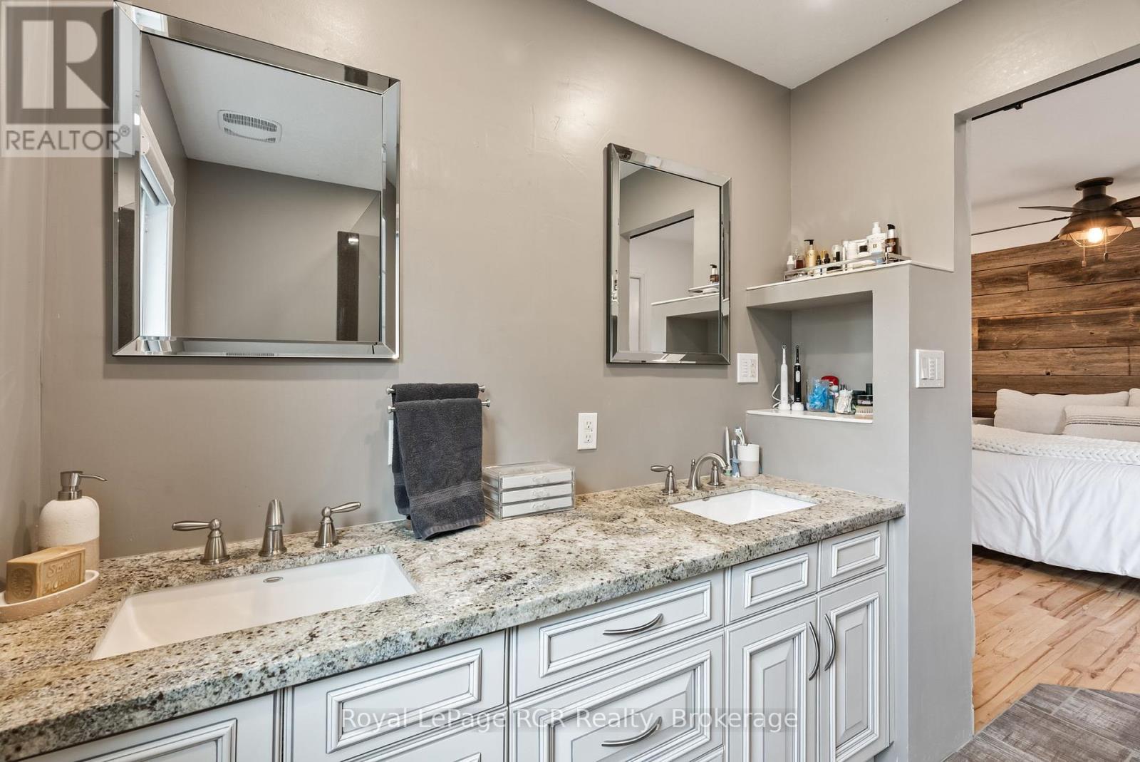 












107 THOMAS STREET

,
Brockton,




Ontario
N0G2V0

