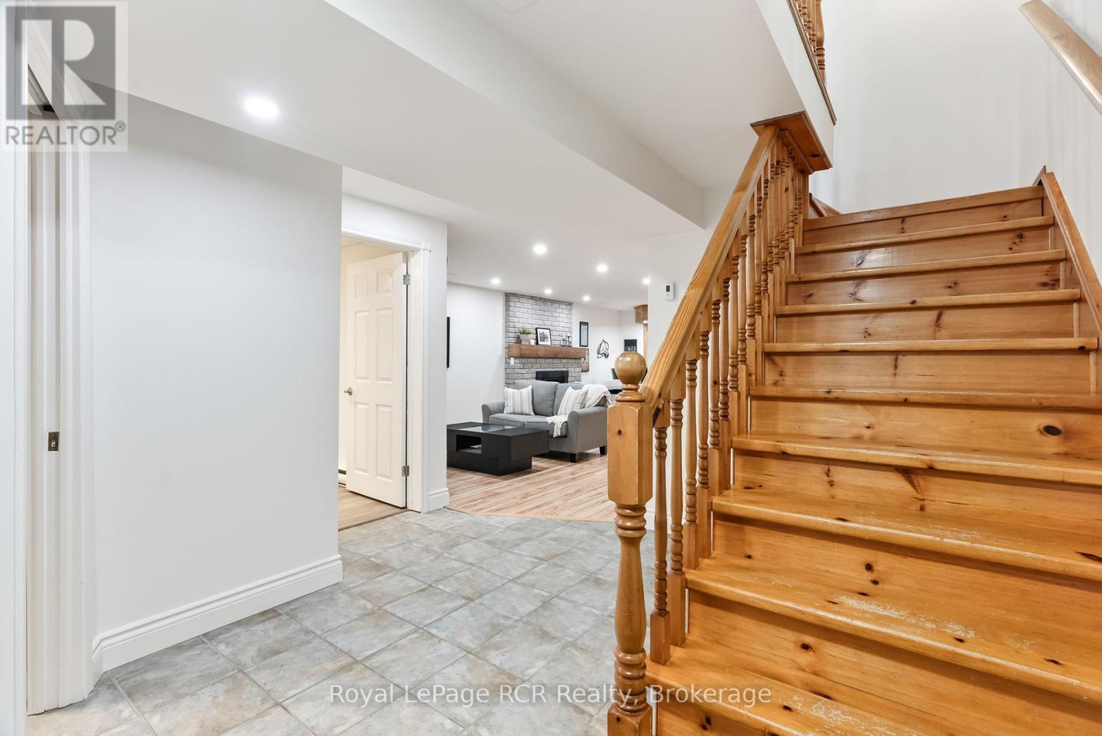 












107 THOMAS STREET

,
Brockton,




Ontario
N0G2V0

