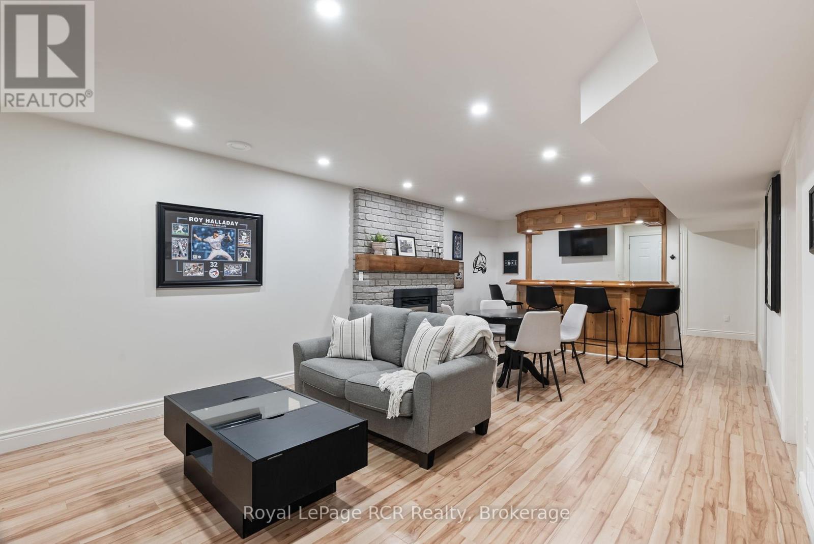 












107 THOMAS STREET

,
Brockton,




Ontario
N0G2V0

