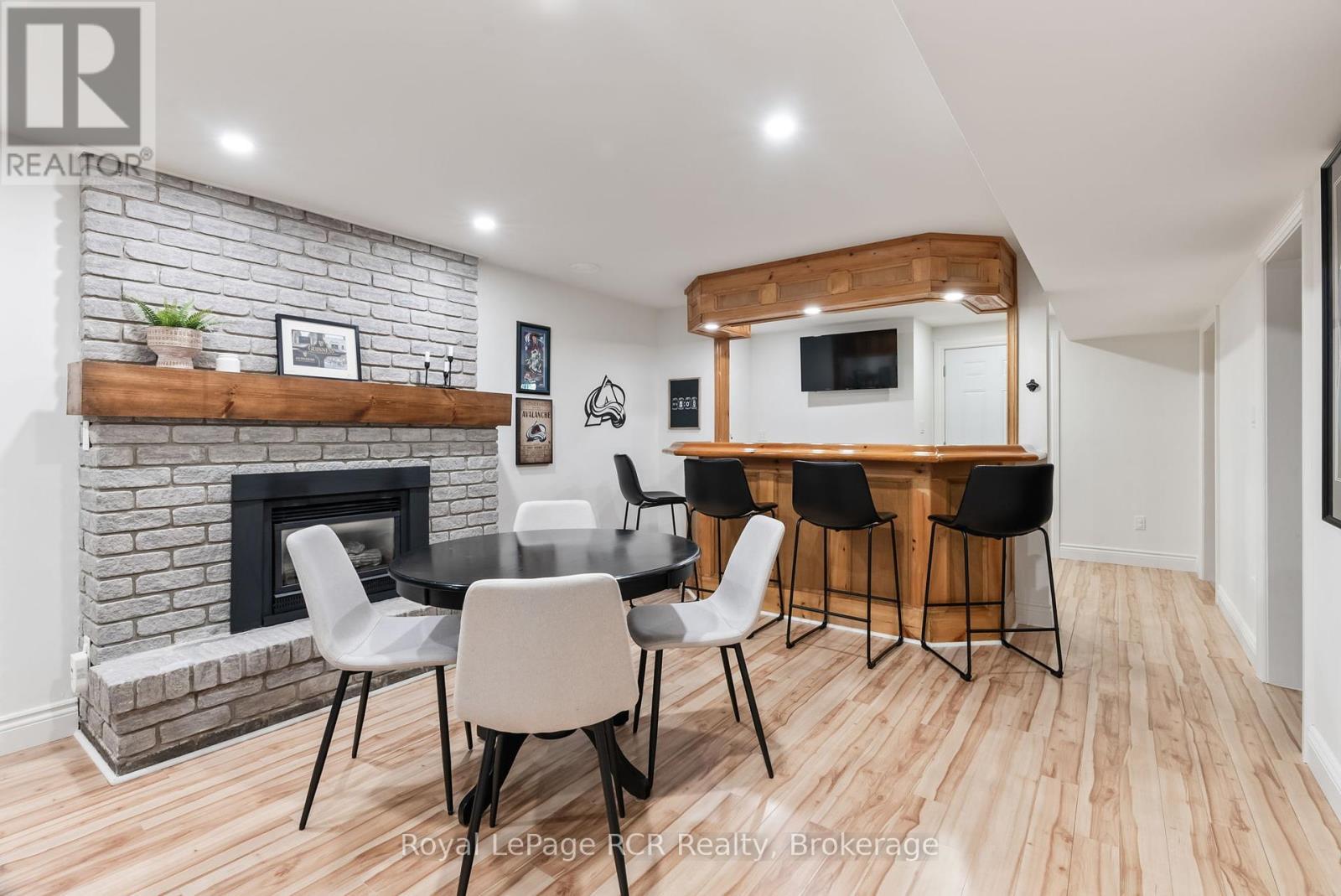 












107 THOMAS STREET

,
Brockton,




Ontario
N0G2V0


