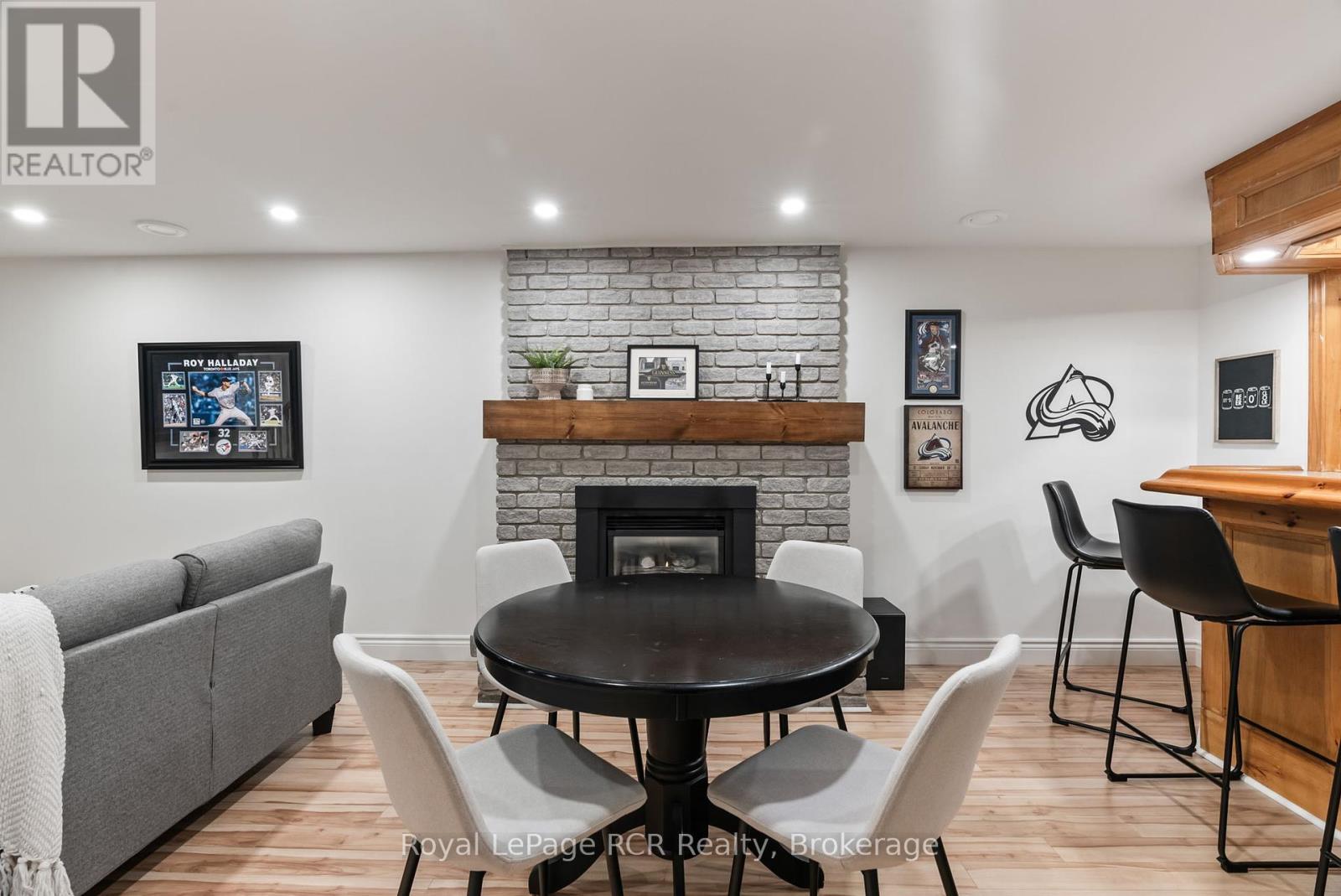 












107 THOMAS STREET

,
Brockton,




Ontario
N0G2V0

