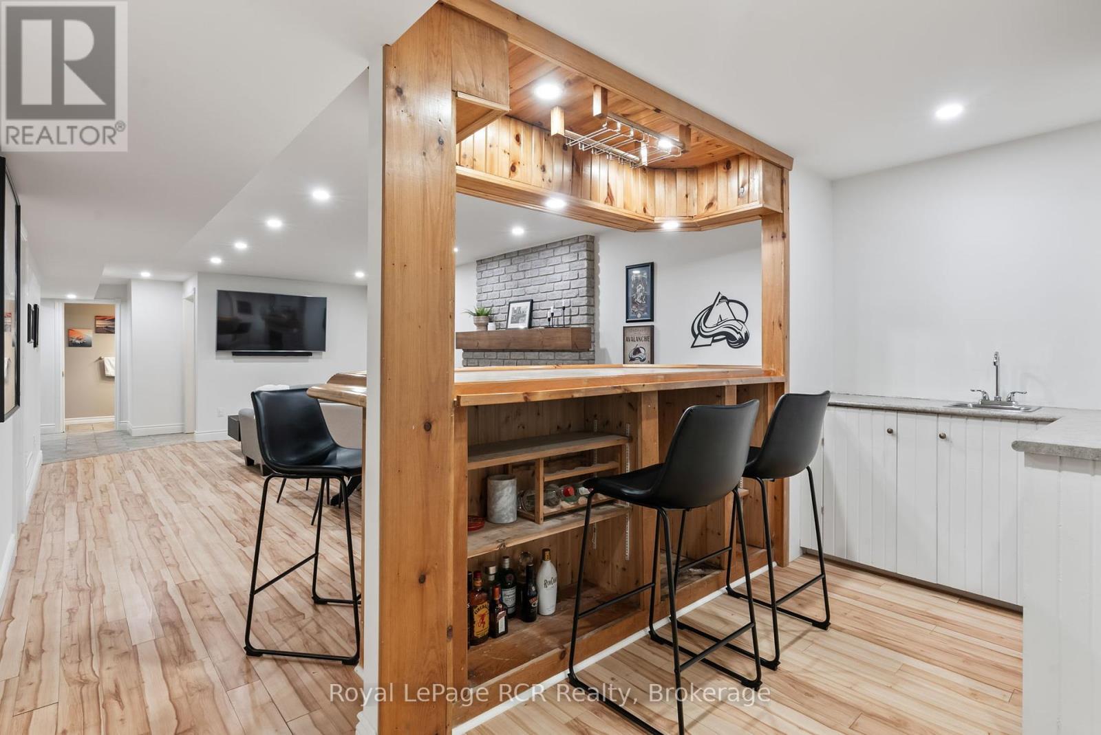 












107 THOMAS STREET

,
Brockton,




Ontario
N0G2V0

