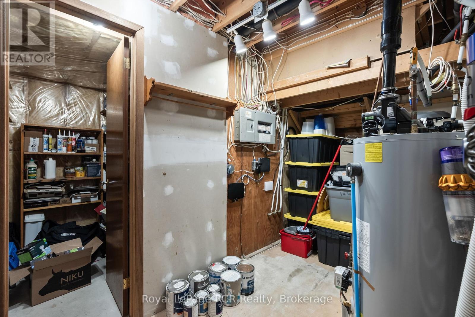 












107 THOMAS STREET

,
Brockton,




Ontario
N0G2V0

