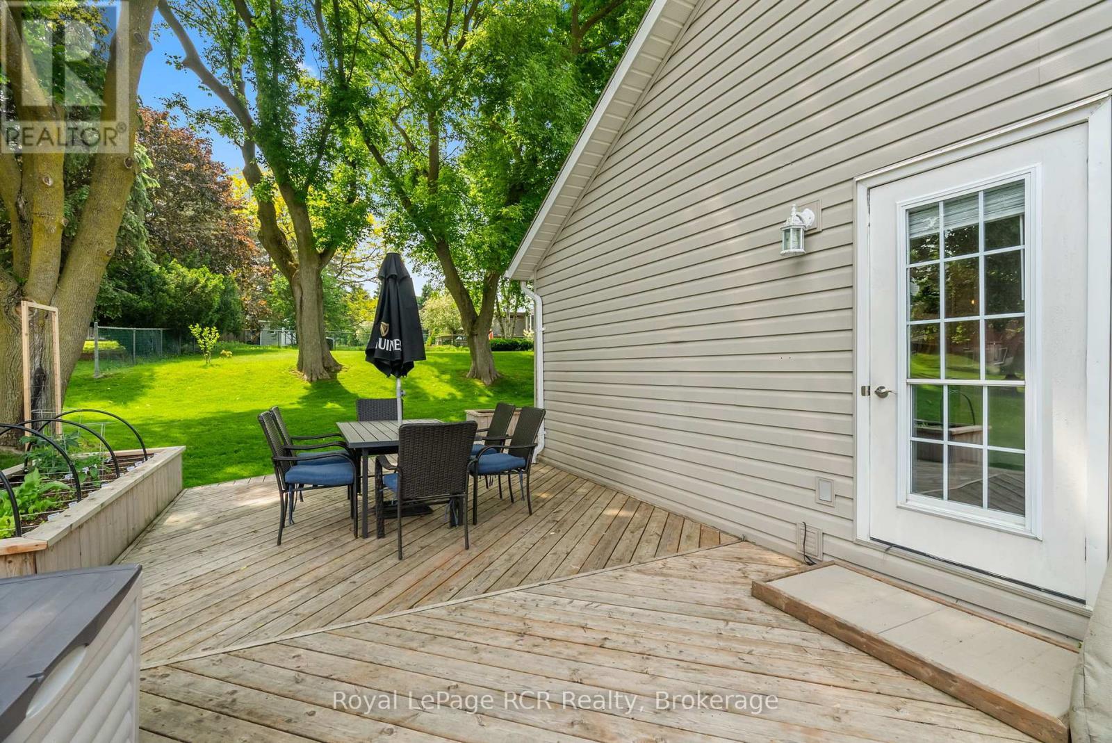 












107 THOMAS STREET

,
Brockton,




Ontario
N0G2V0

