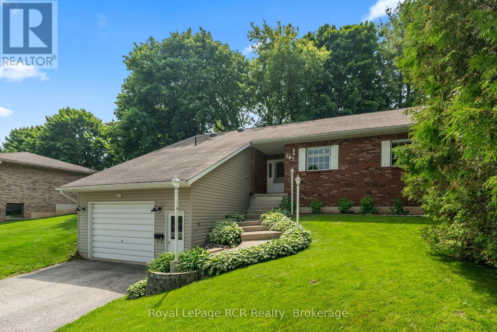 












107 THOMAS STREET

,
Brockton,




Ontario
N0G2V0

