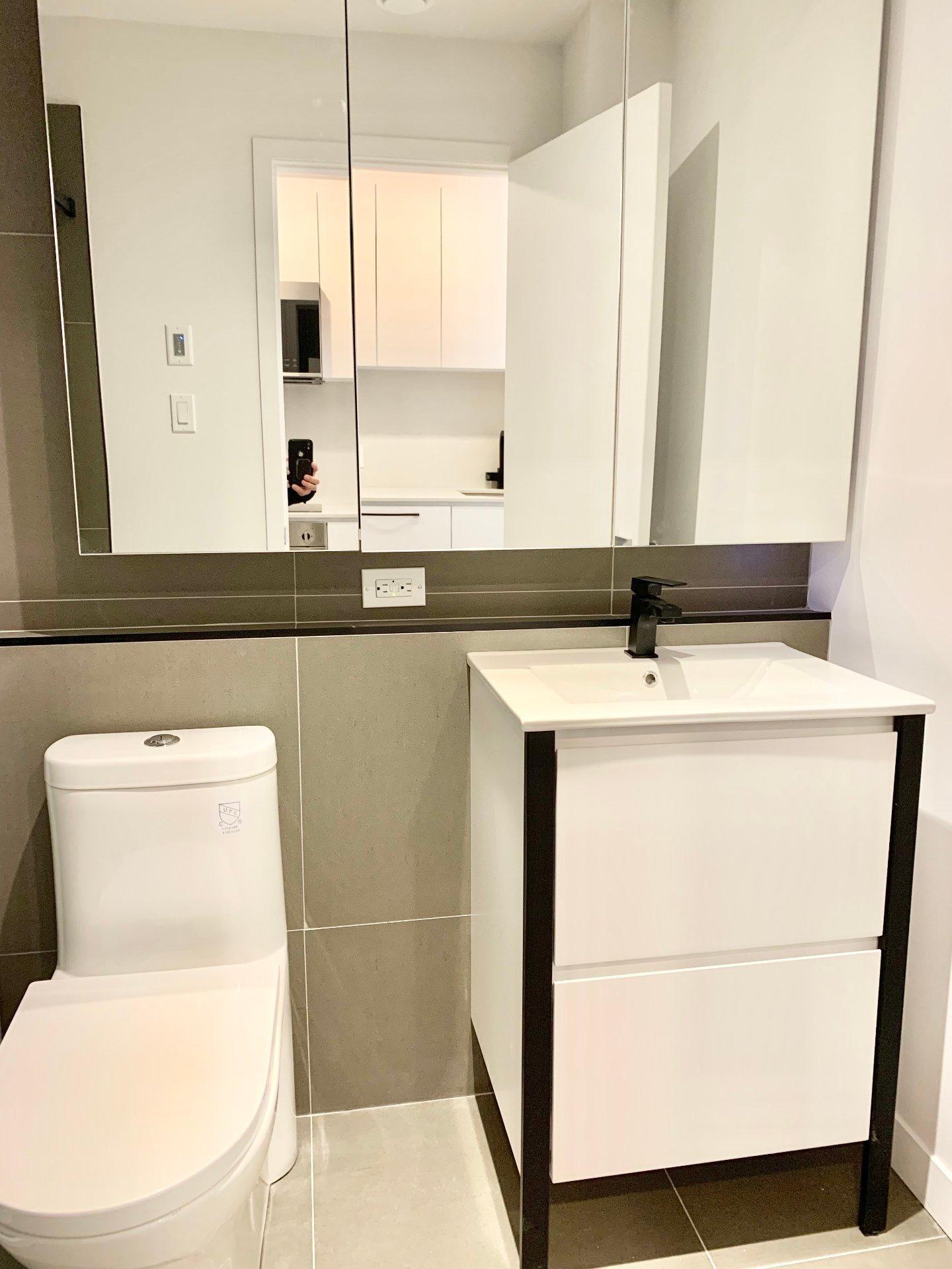 









1160


Rue MacKay

, 809,
Montréal (Ville-Marie),




QC
H3G0G8

