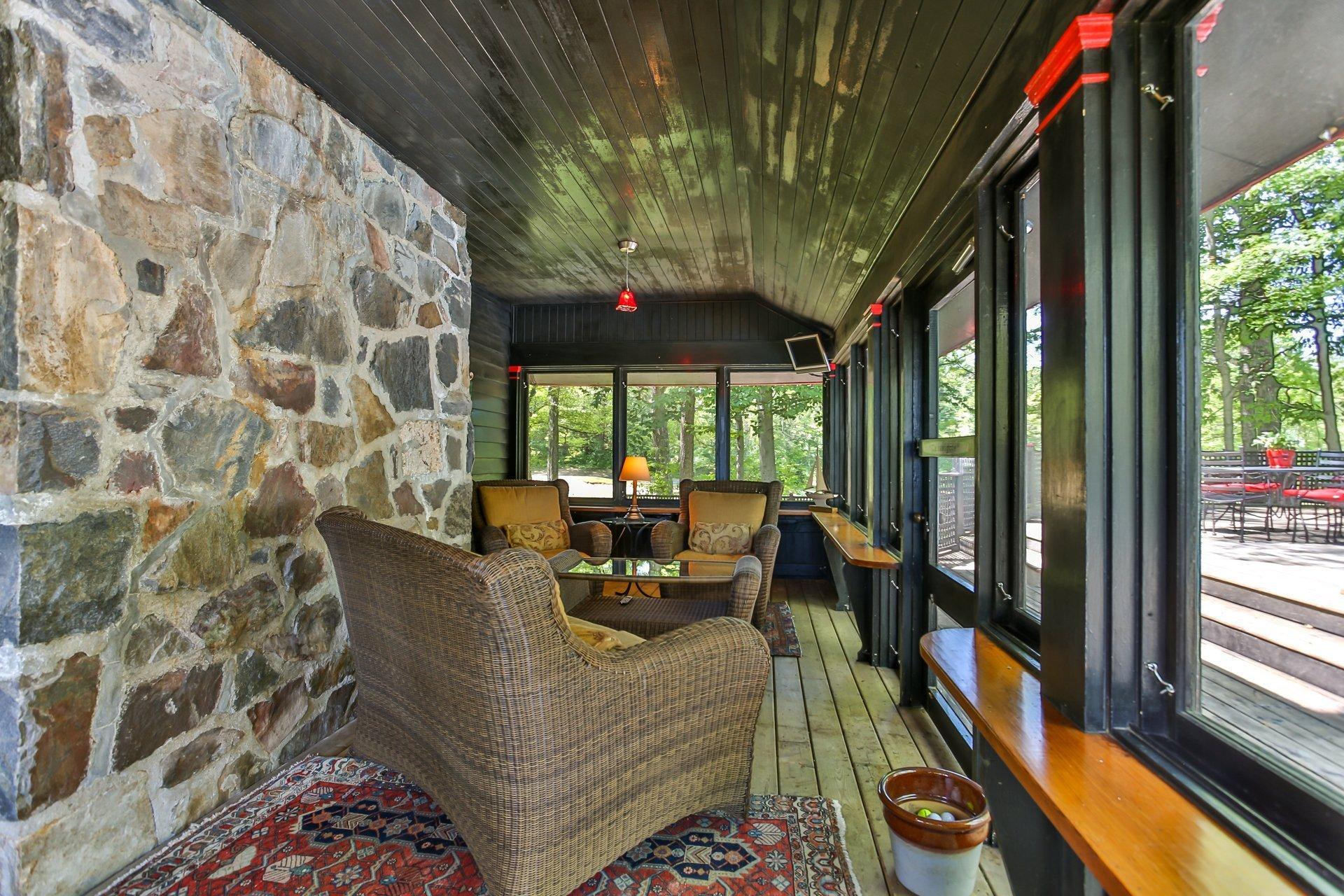 









338


Ch. des Critiques

,
Montebello,




QC
J0V1L0

