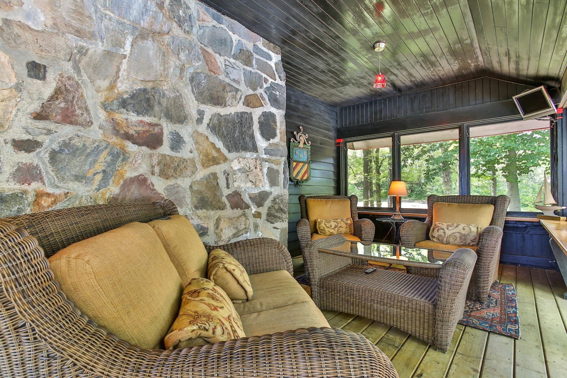 









338


Ch. des Critiques

,
Montebello,




QC
J0V1L0

