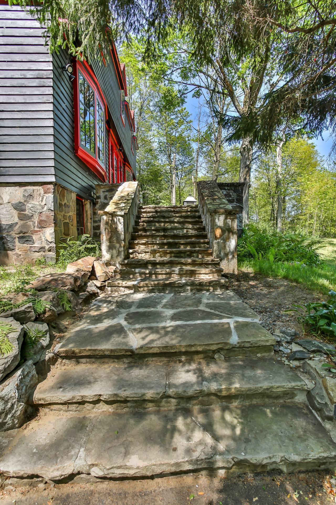 









338


Ch. des Critiques

,
Montebello,




QC
J0V1L0

