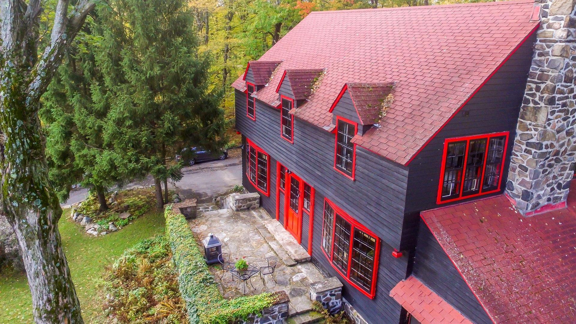 









338


Ch. des Critiques

,
Montebello,




QC
J0V1L0

