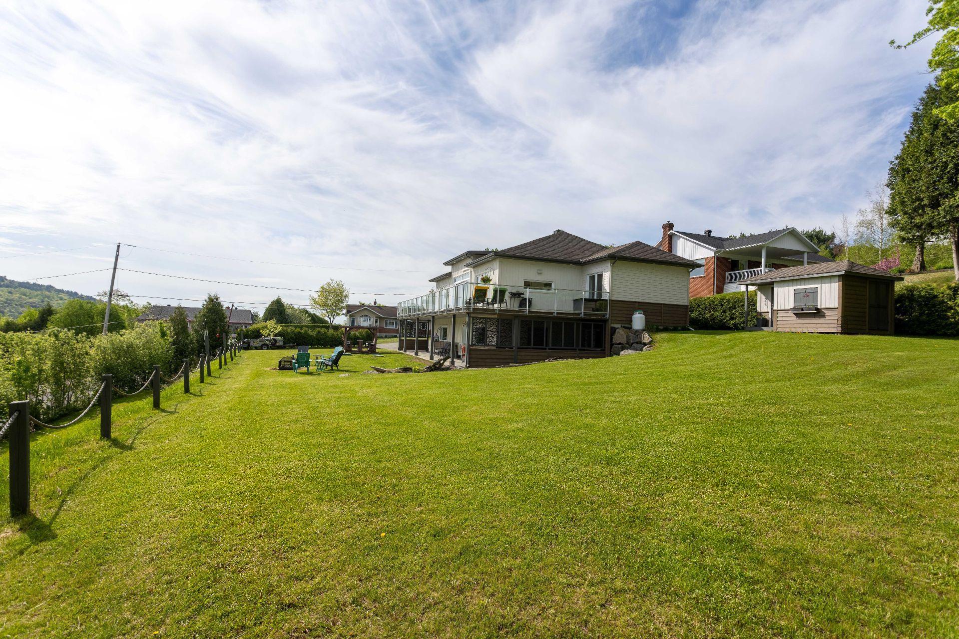 









100


Rue Léo-Paul-Trudel

,
Shawinigan,




QC
G0X2V0

