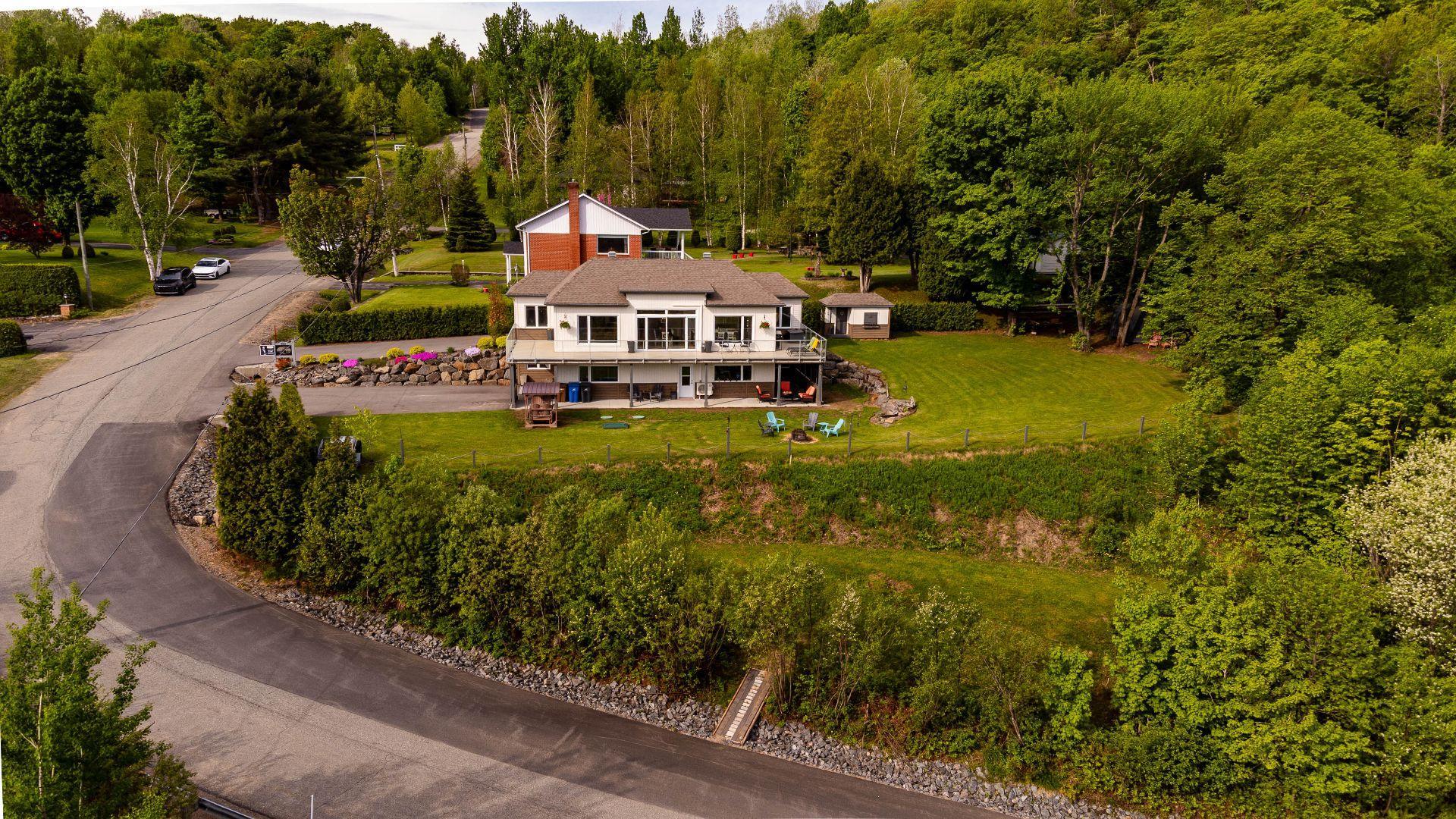 









100


Rue Léo-Paul-Trudel

,
Shawinigan,




QC
G0X2V0

