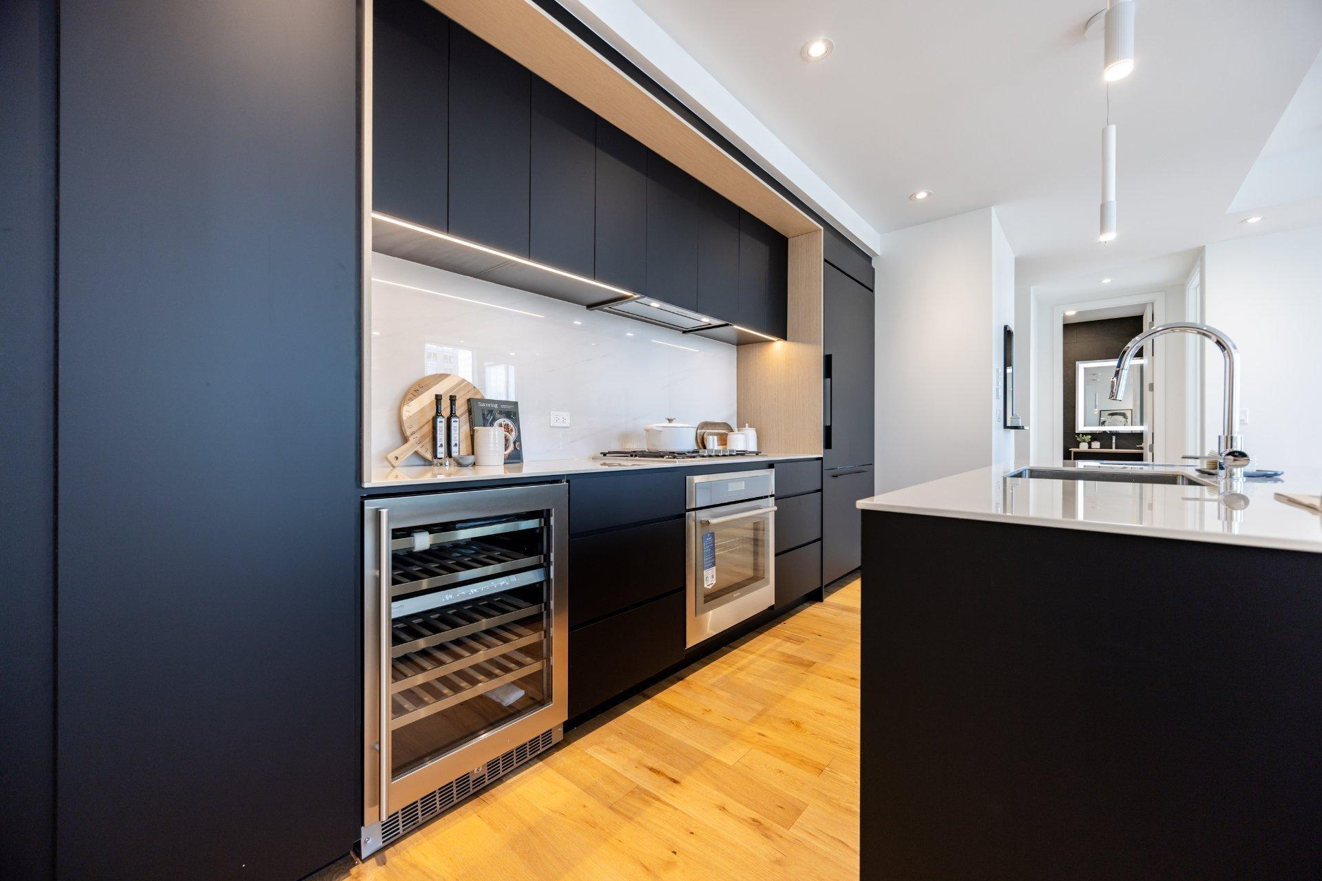 









1020


Rue de la Montagne

, 3703,
Montréal (Ville-Marie),




QC
H3G1V7

